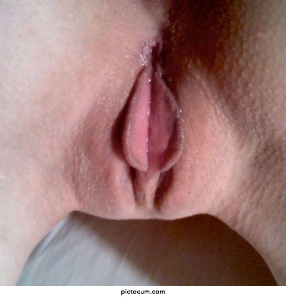 Her delicious amateur juicy and pink pussy hole.