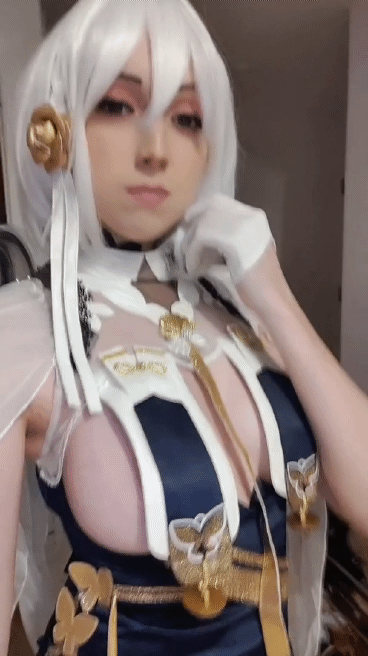 Azure lane cosplayer shows her nipple