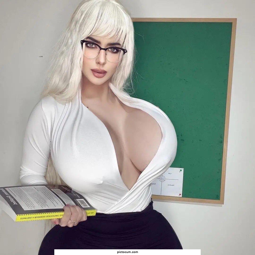 I wish I'd had a teacher like Adriana 🤤