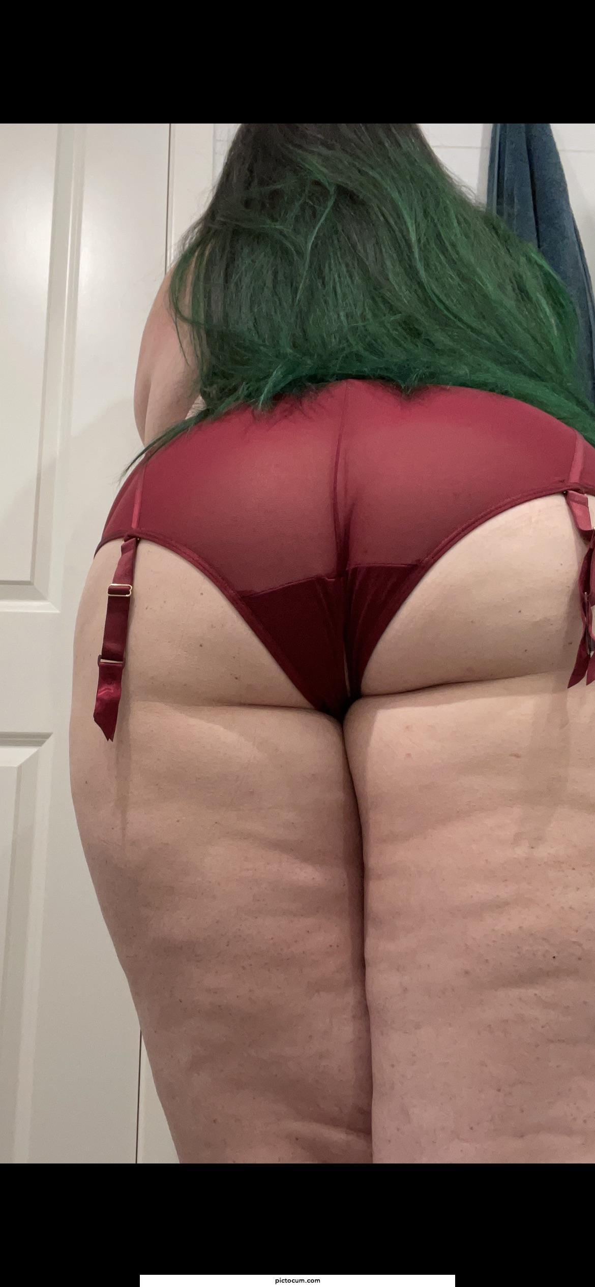 Something a little more mild for your Sunday 🖤