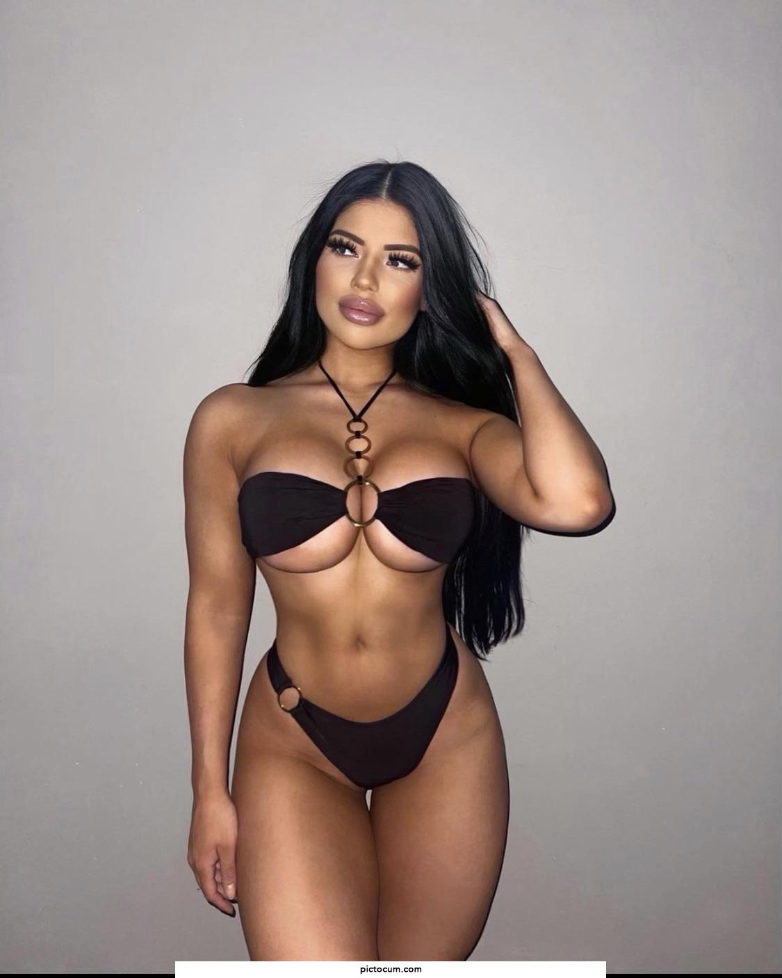 Love this bimbo bitch