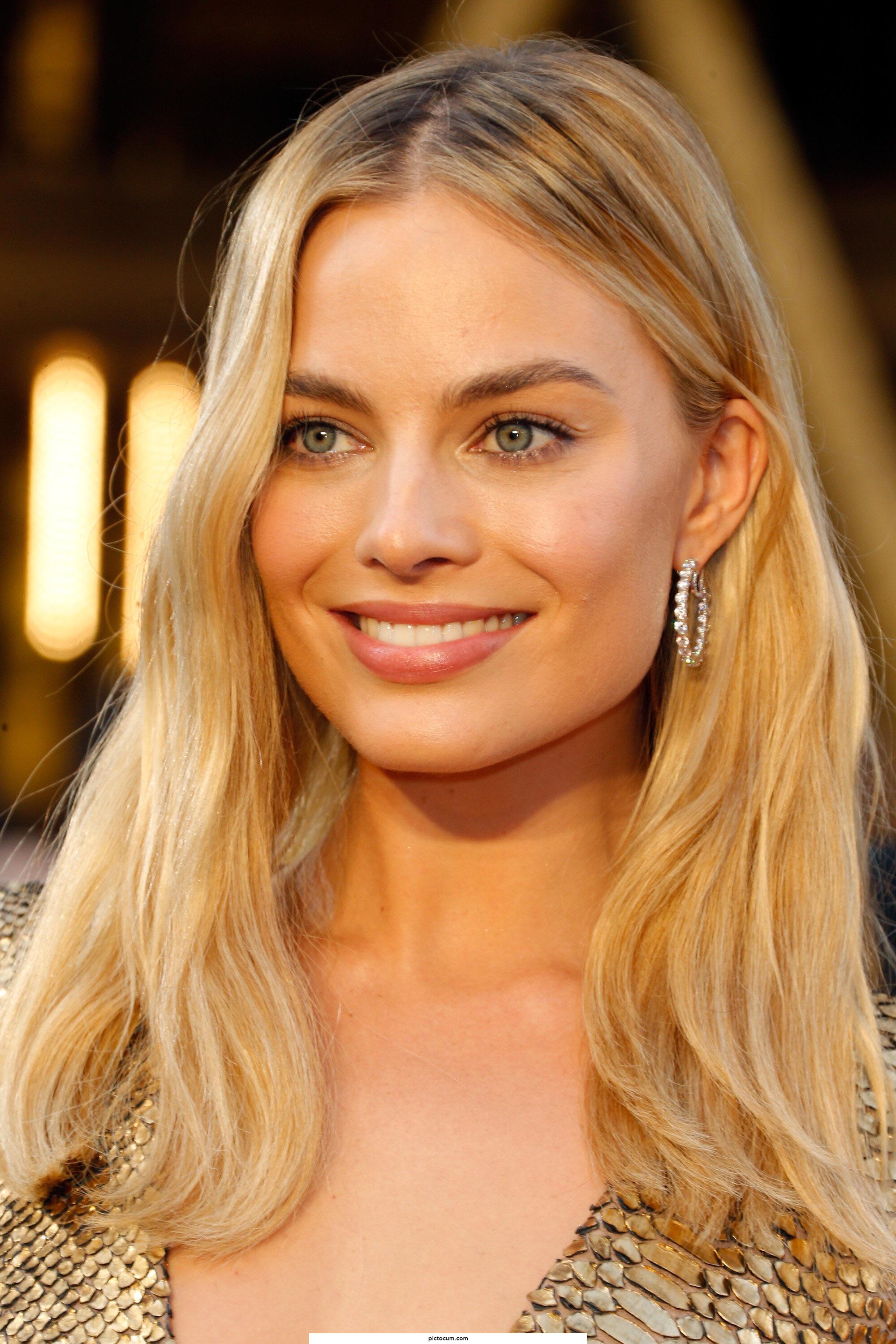 Would absolutely LOVE to but on Margot Robbie's cute cummable face