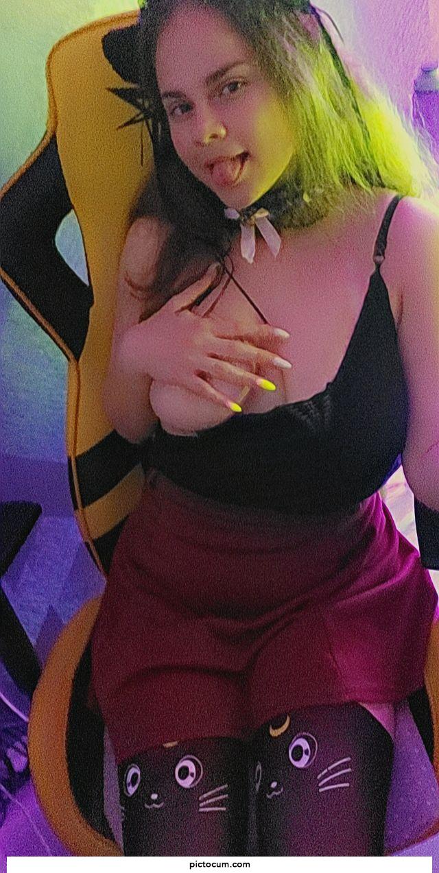 Hello 👋. Go play with me)? I'm ready. Dota, genshin, MTG💋