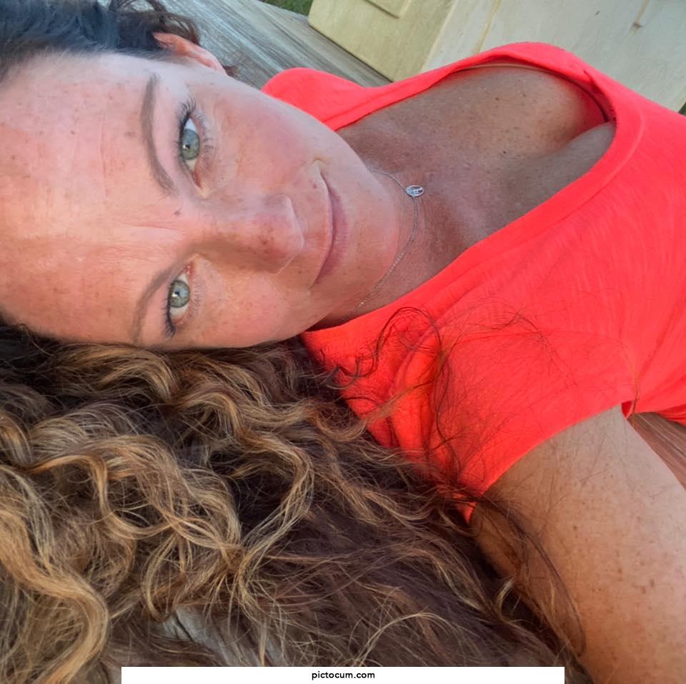 I'd love a night with this GILF