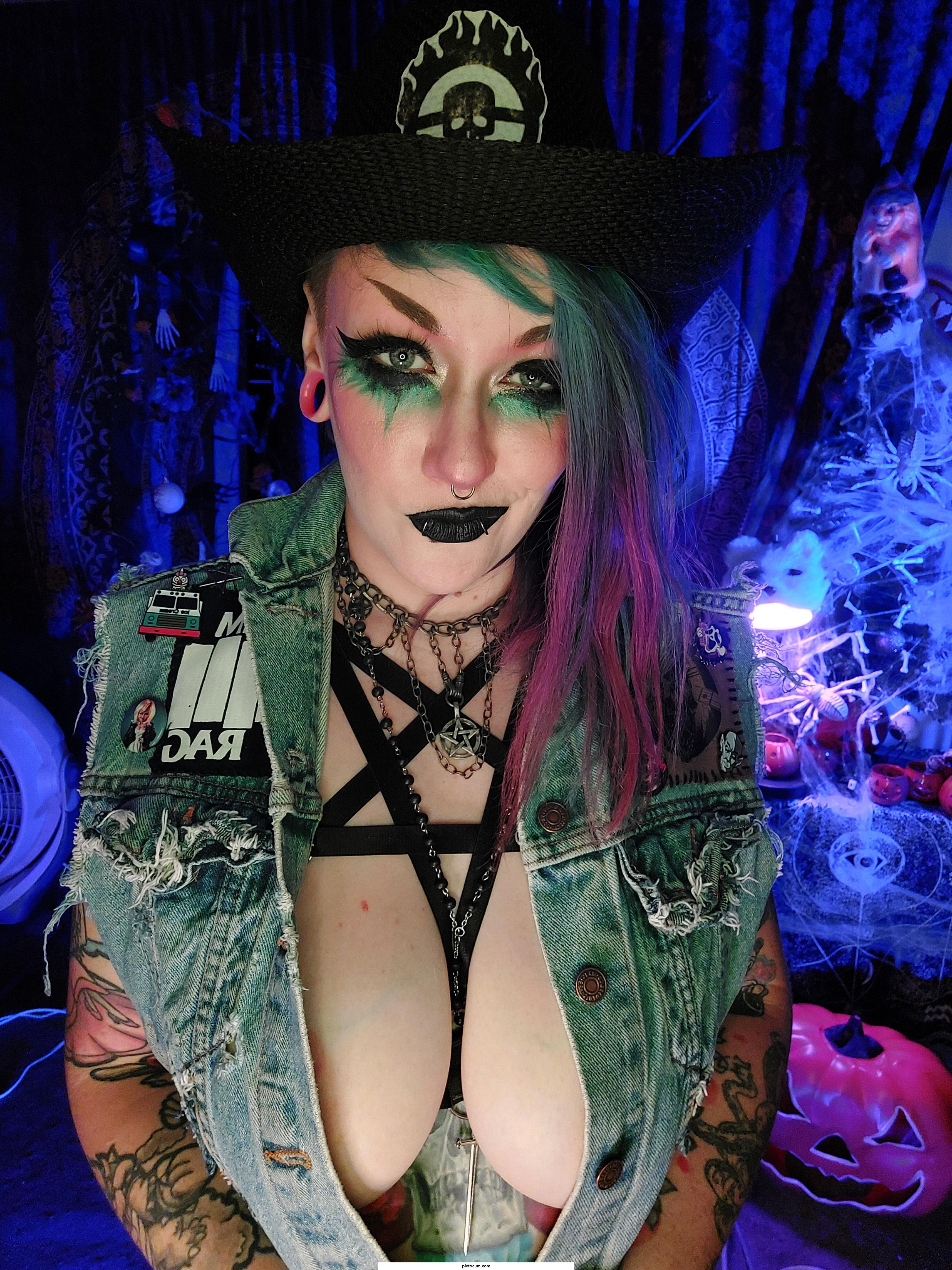 Buffalo Jill 🎃 none spooky version