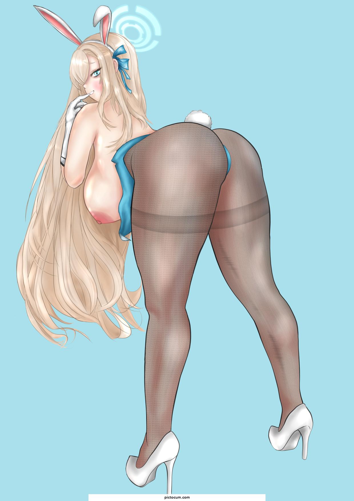 Beautiful rear view of Asuna's big butt.