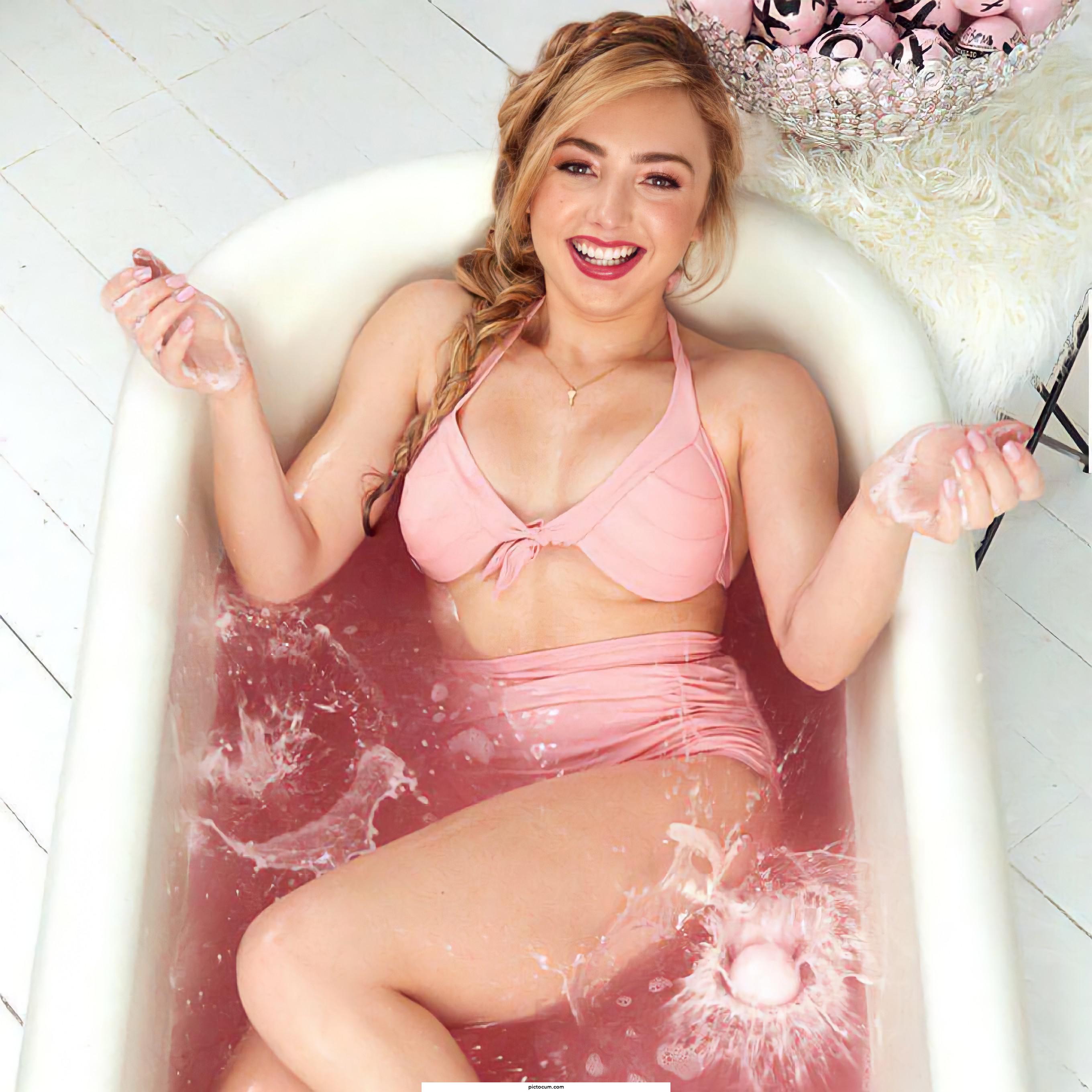 Peyton List needs to be fucked hard right in that tub.