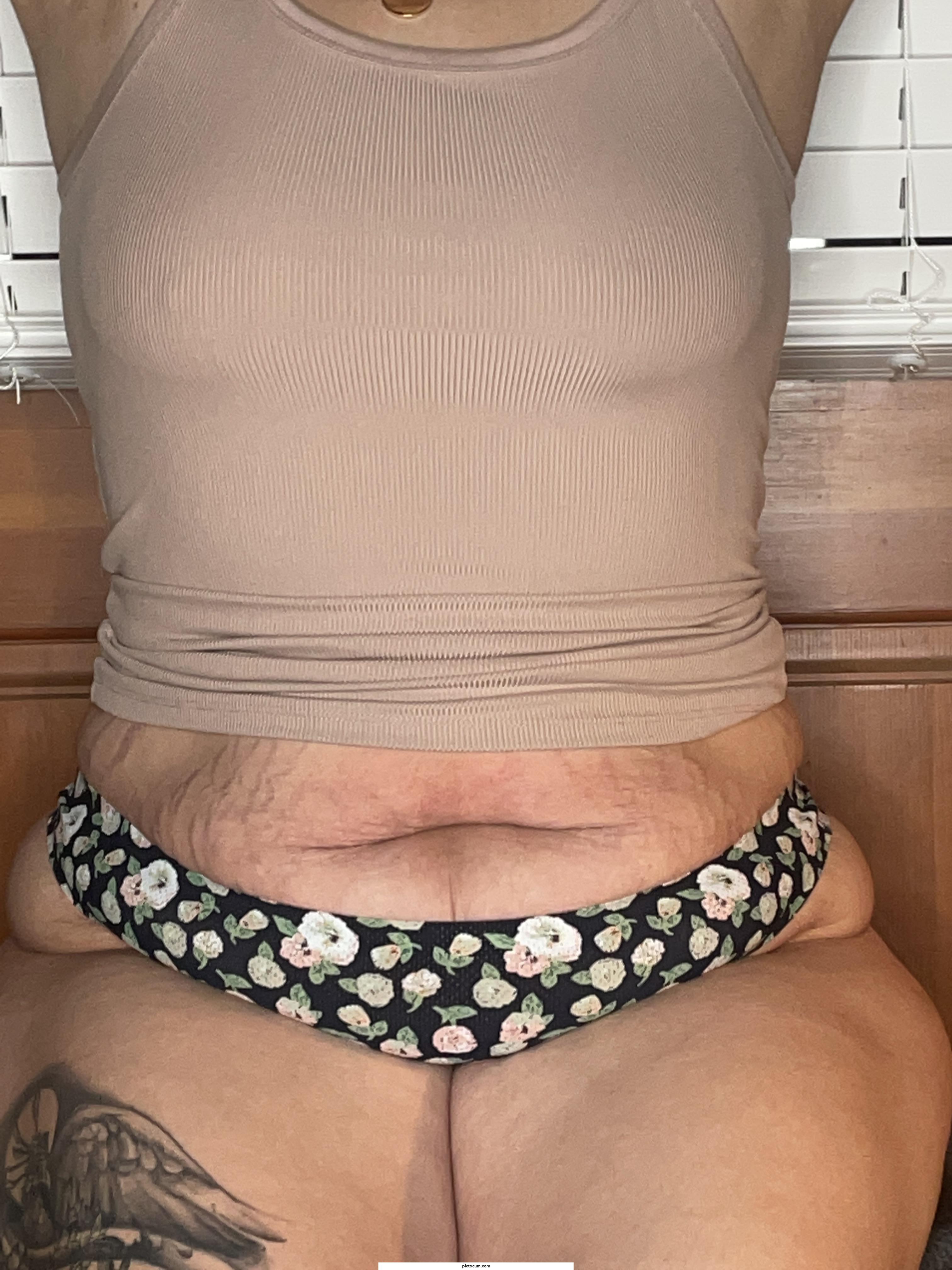 These hips were made for breeding…anyone wanna give me another baby? 🥵