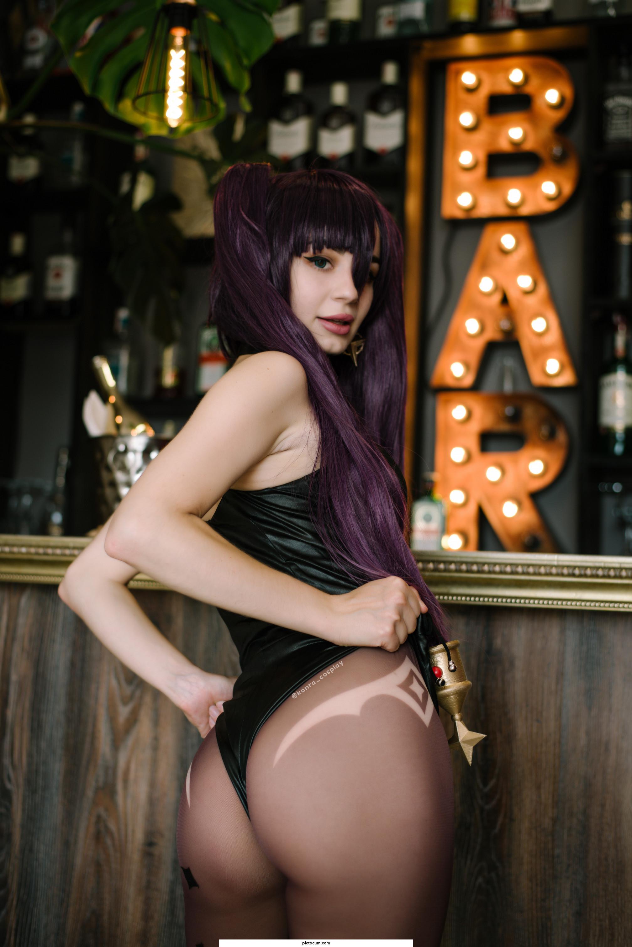 Mona is the best snack in the bar! by Kanra_cosplay on Twitter
