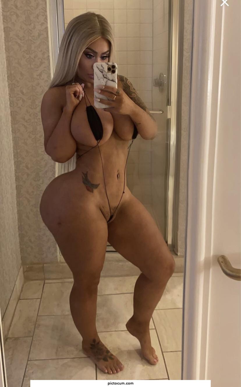 All time favorite bimbo her body is amazing