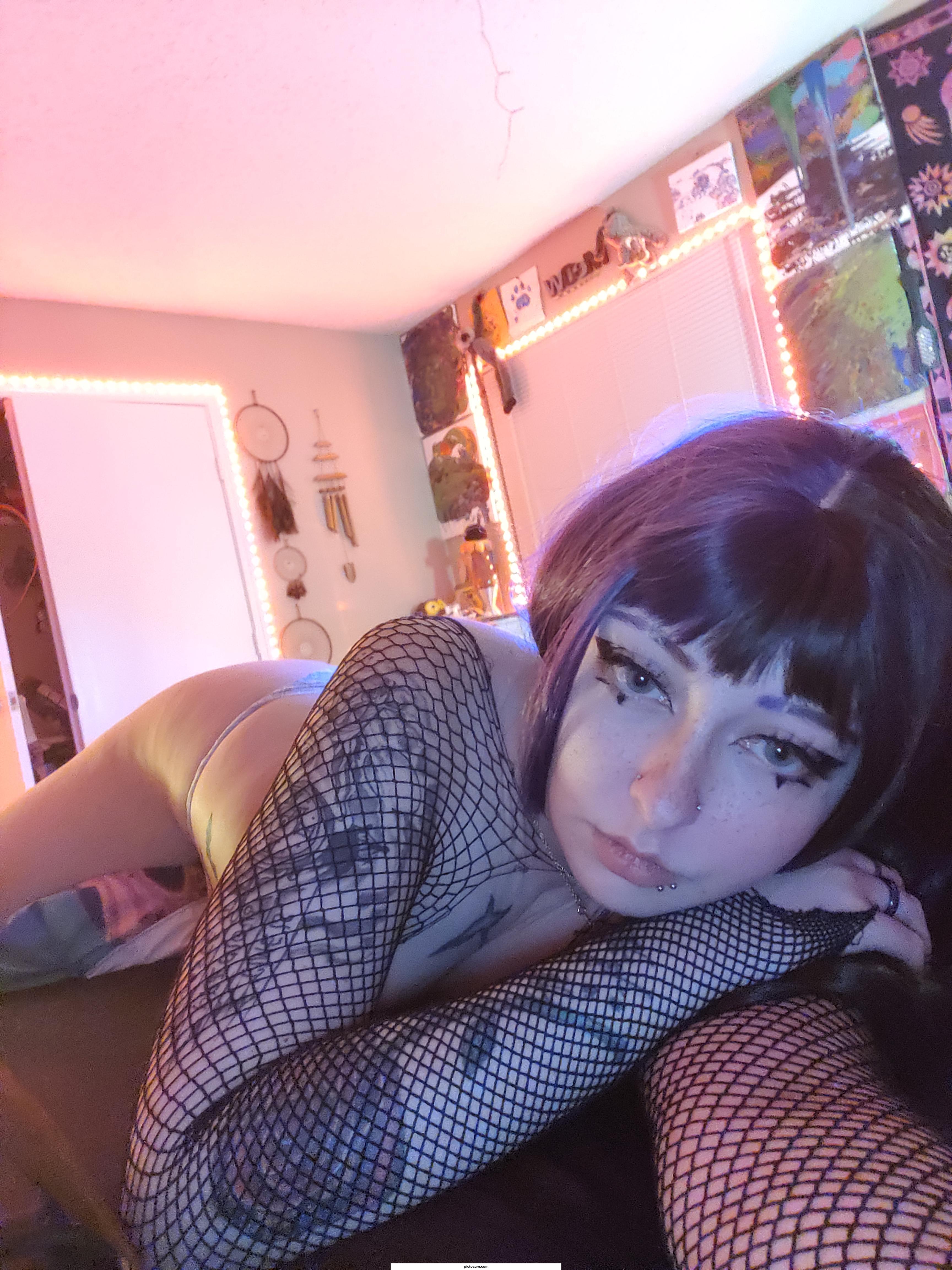 Fishnets gone wild 🖤💦