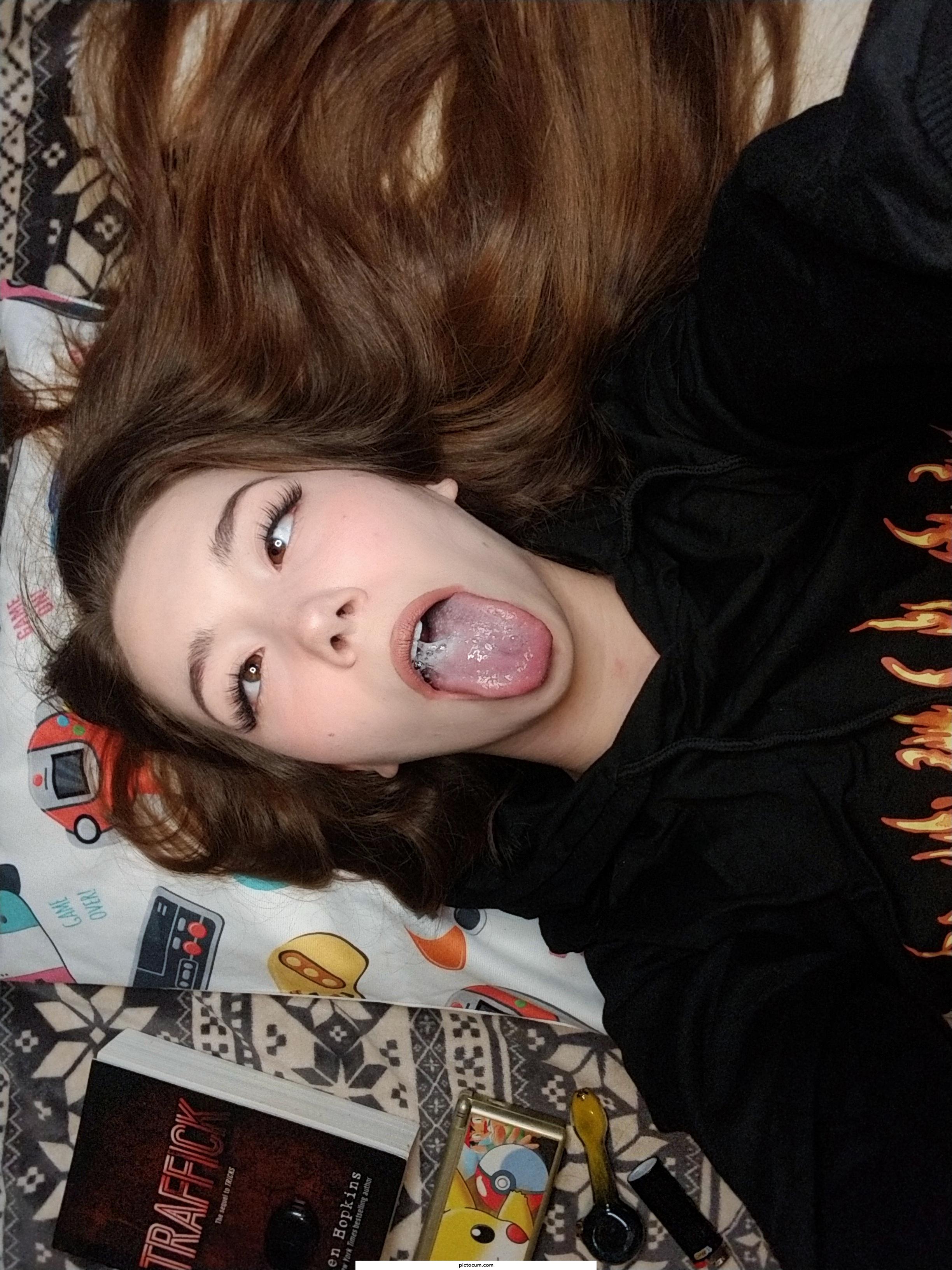 Its snowing today, instead of hot chocolate can you come warm me up with a nice hot load of cum 🤤