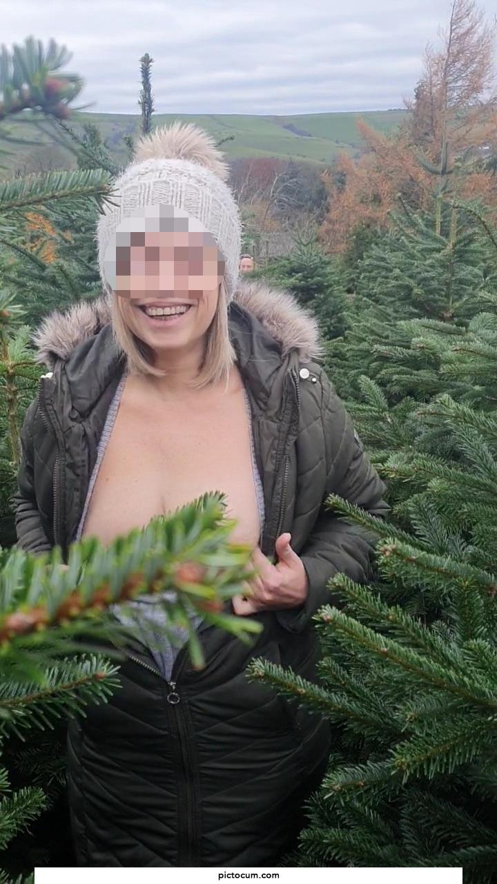 Fun teasing at the Christmas tree farm