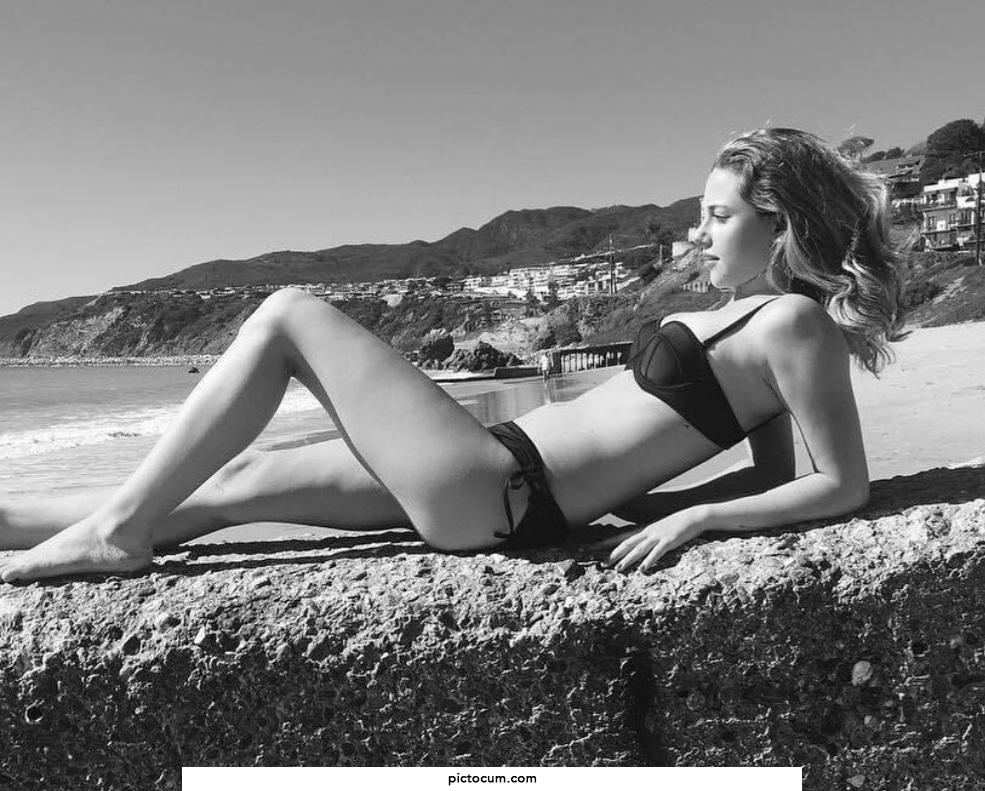 Lili Reinhart