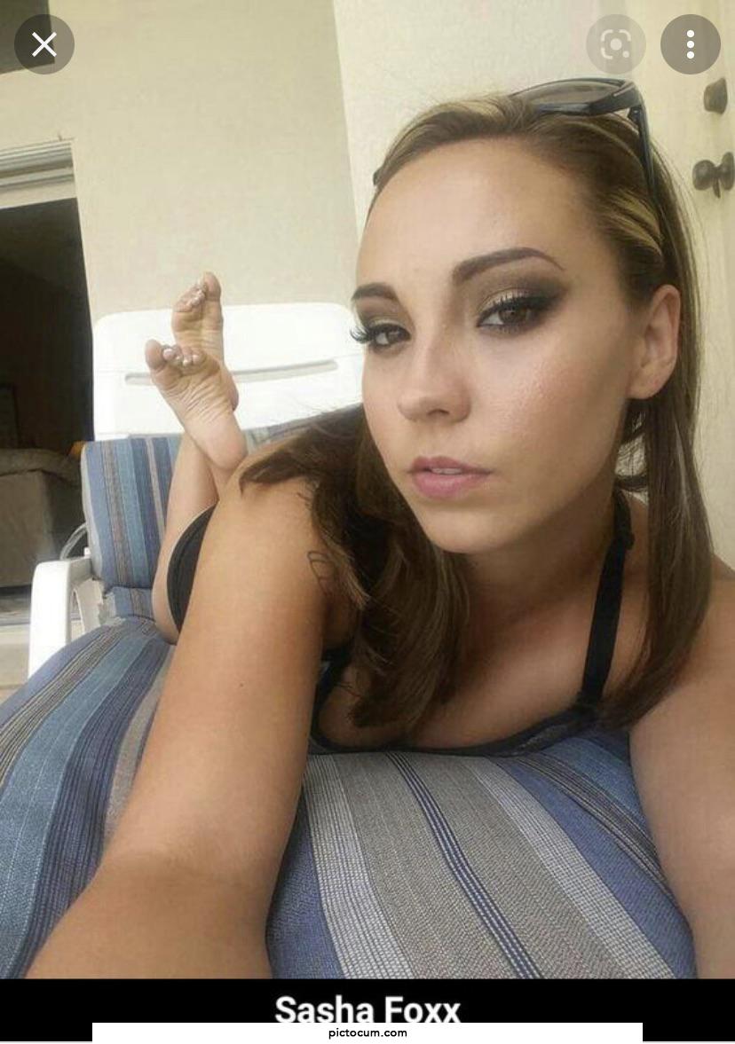 Someone please make me cum to celebs feet