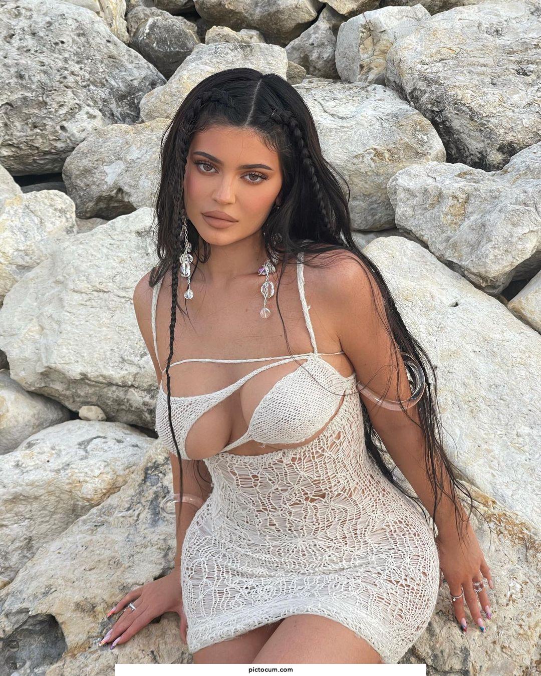 Trying so fucking hard not to stroke my cock to Kylie Jenner's perfect body.