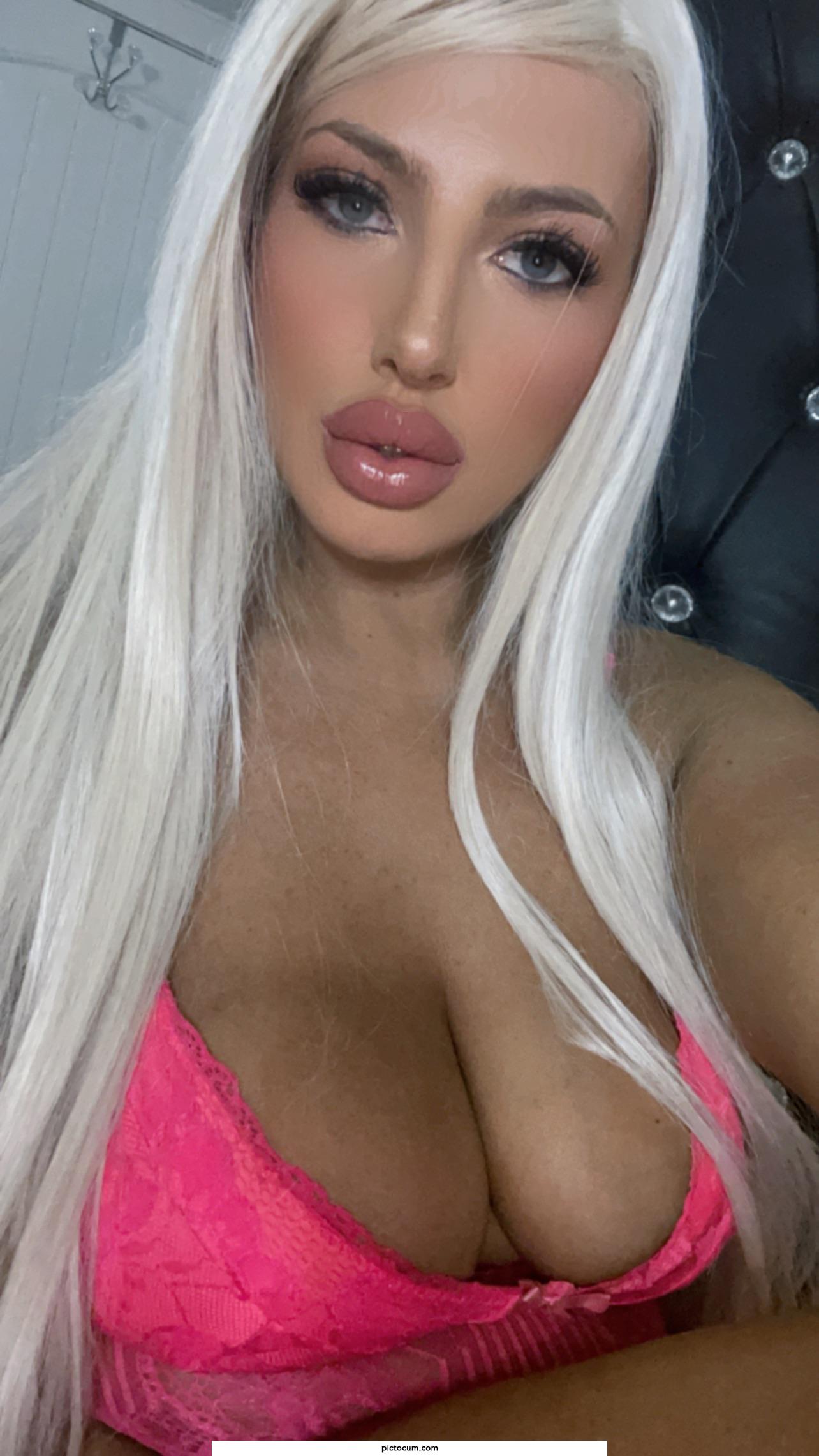 I think I look best in pink 💗what do you think ?