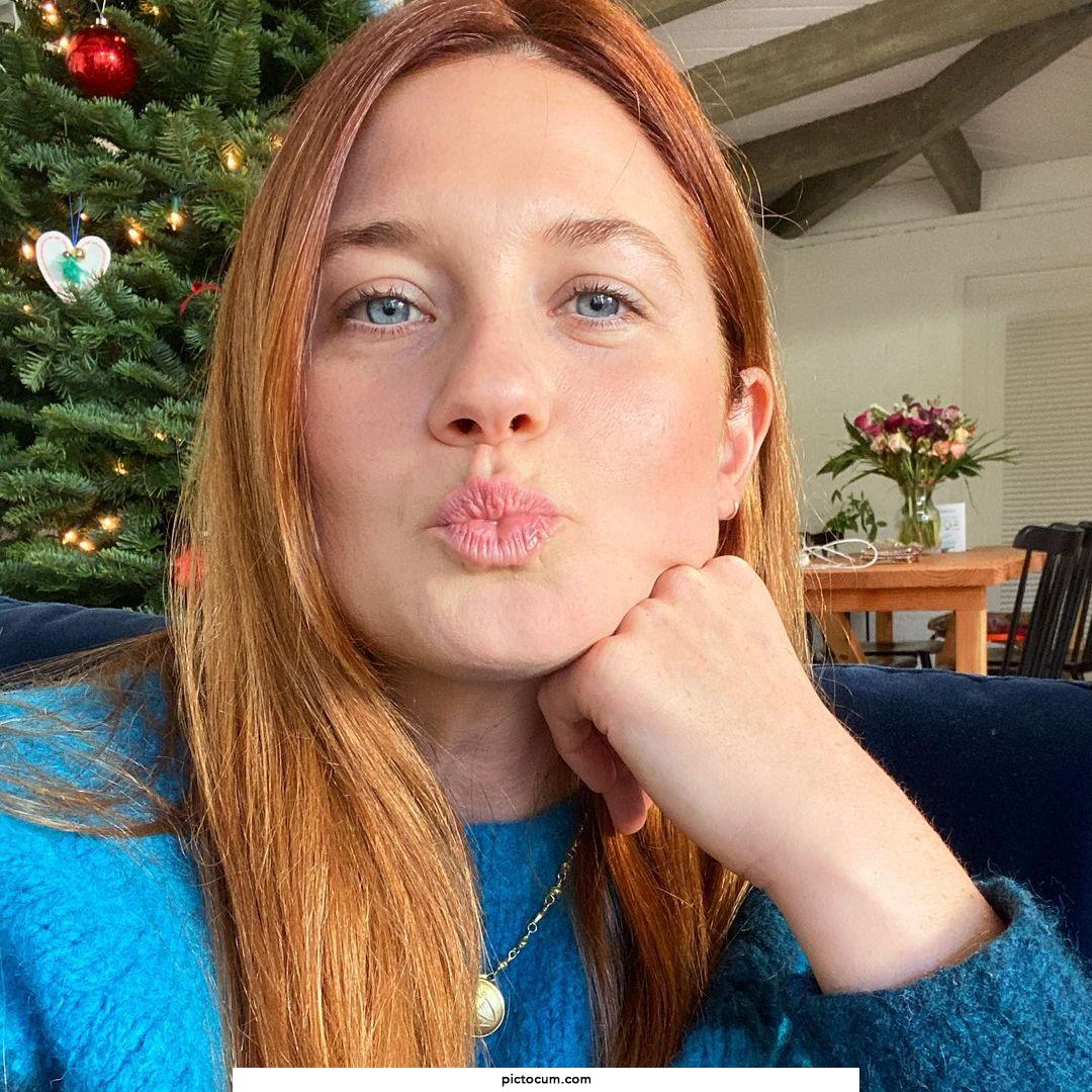 Sweety Bonnie Wright deserves facefuck for christmas