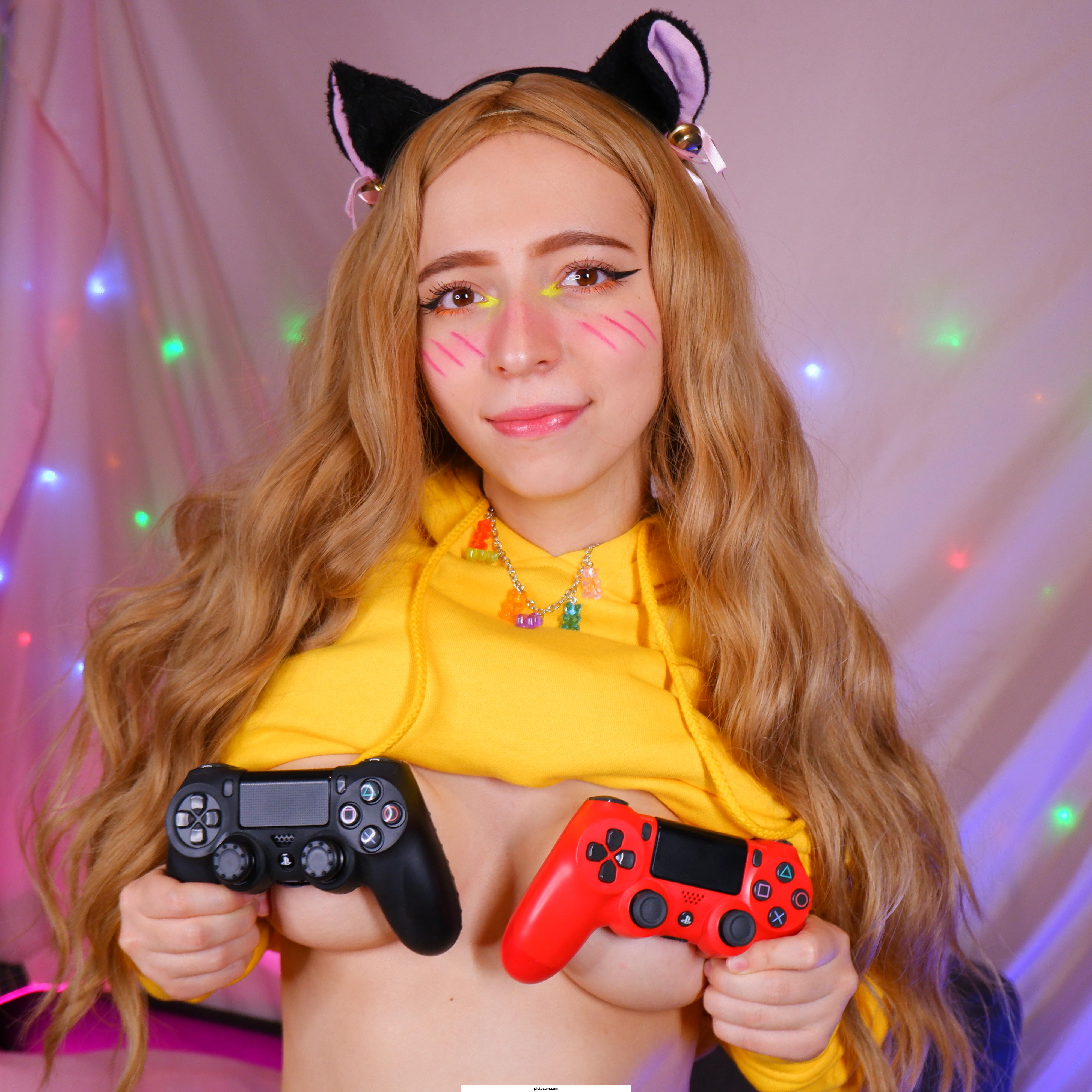 Choose gamepad to put inside my pussy