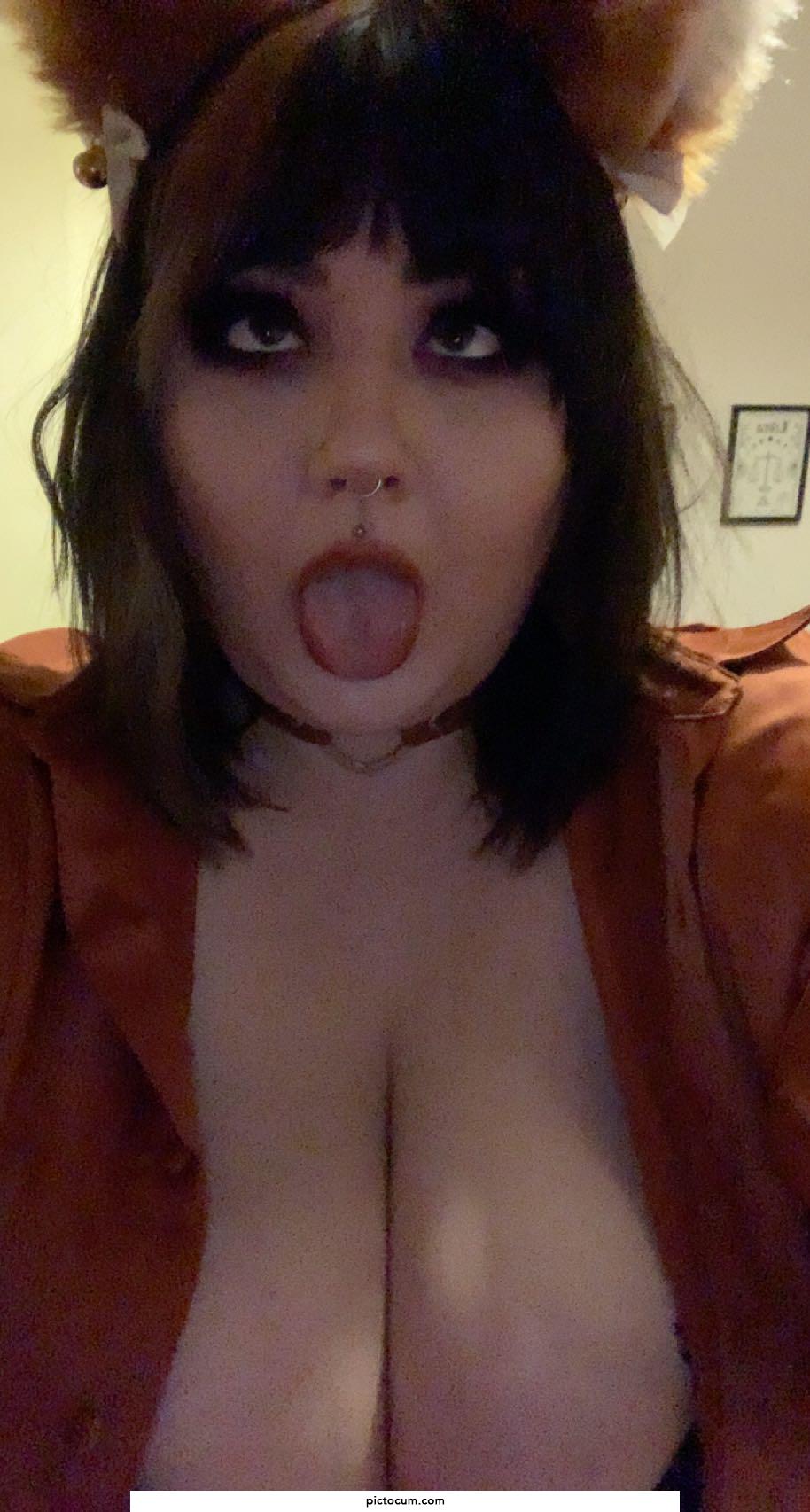 Just a little ahegao 😇