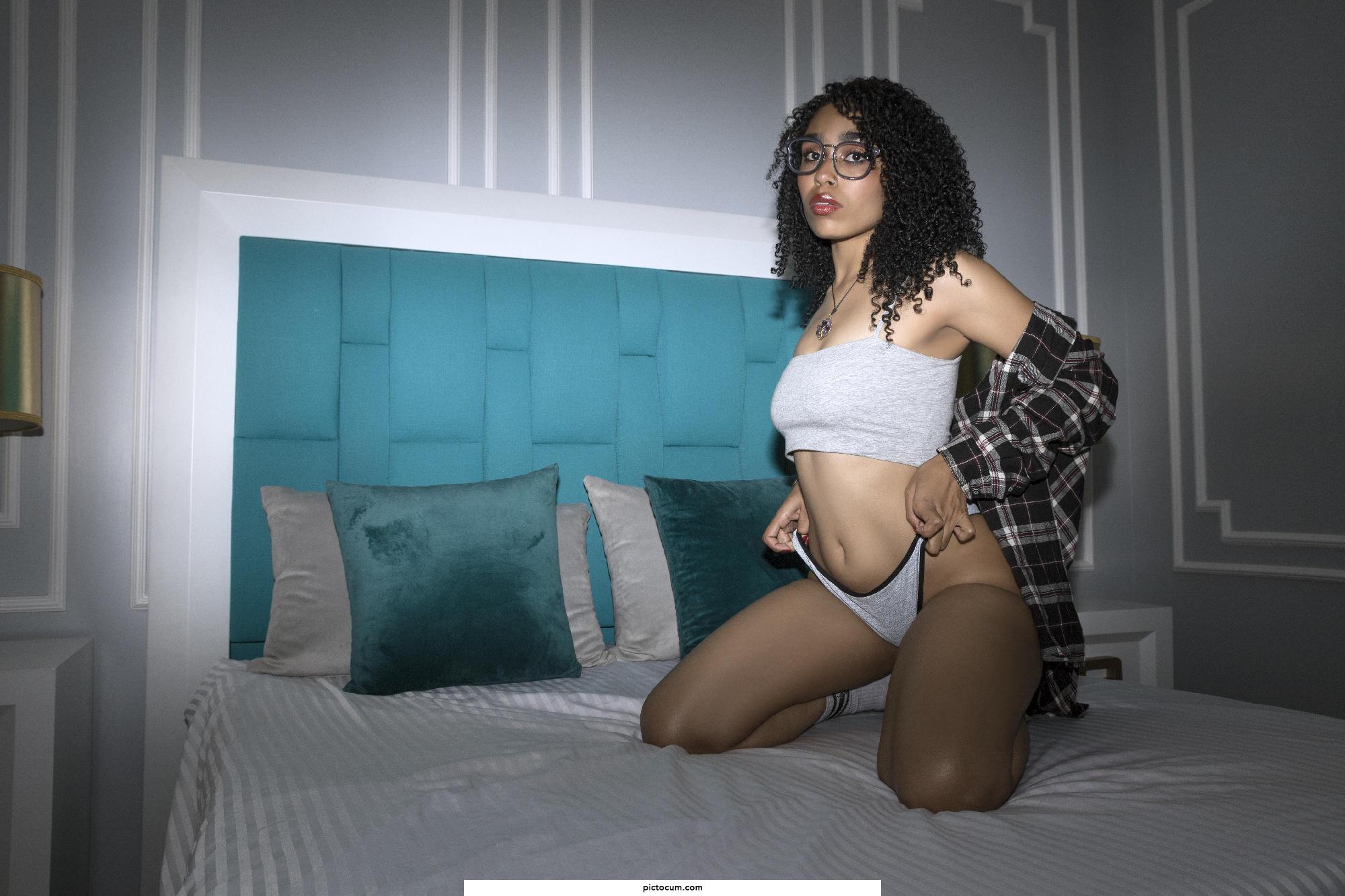 Sweet and nerdy looking ebony babe