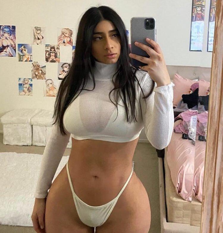 INSANE CLEAVAGE (4)