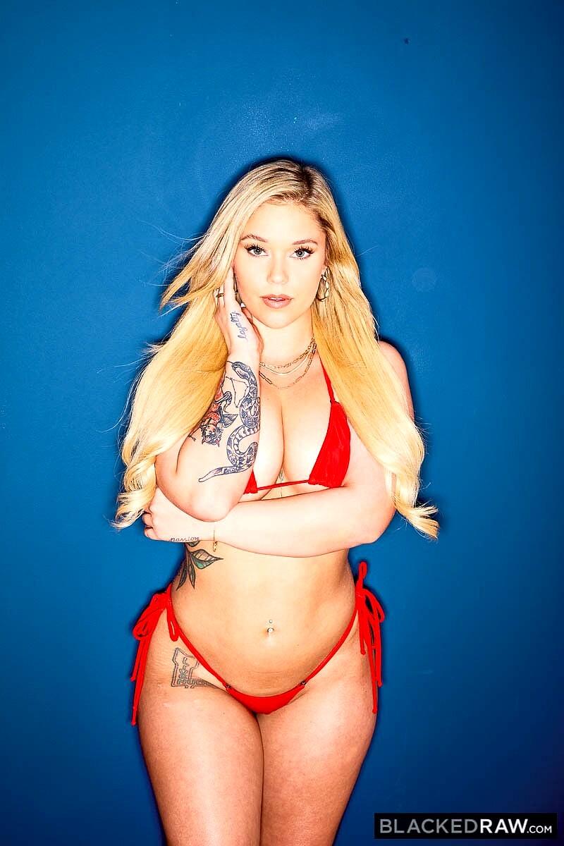 Blonde sucking dick