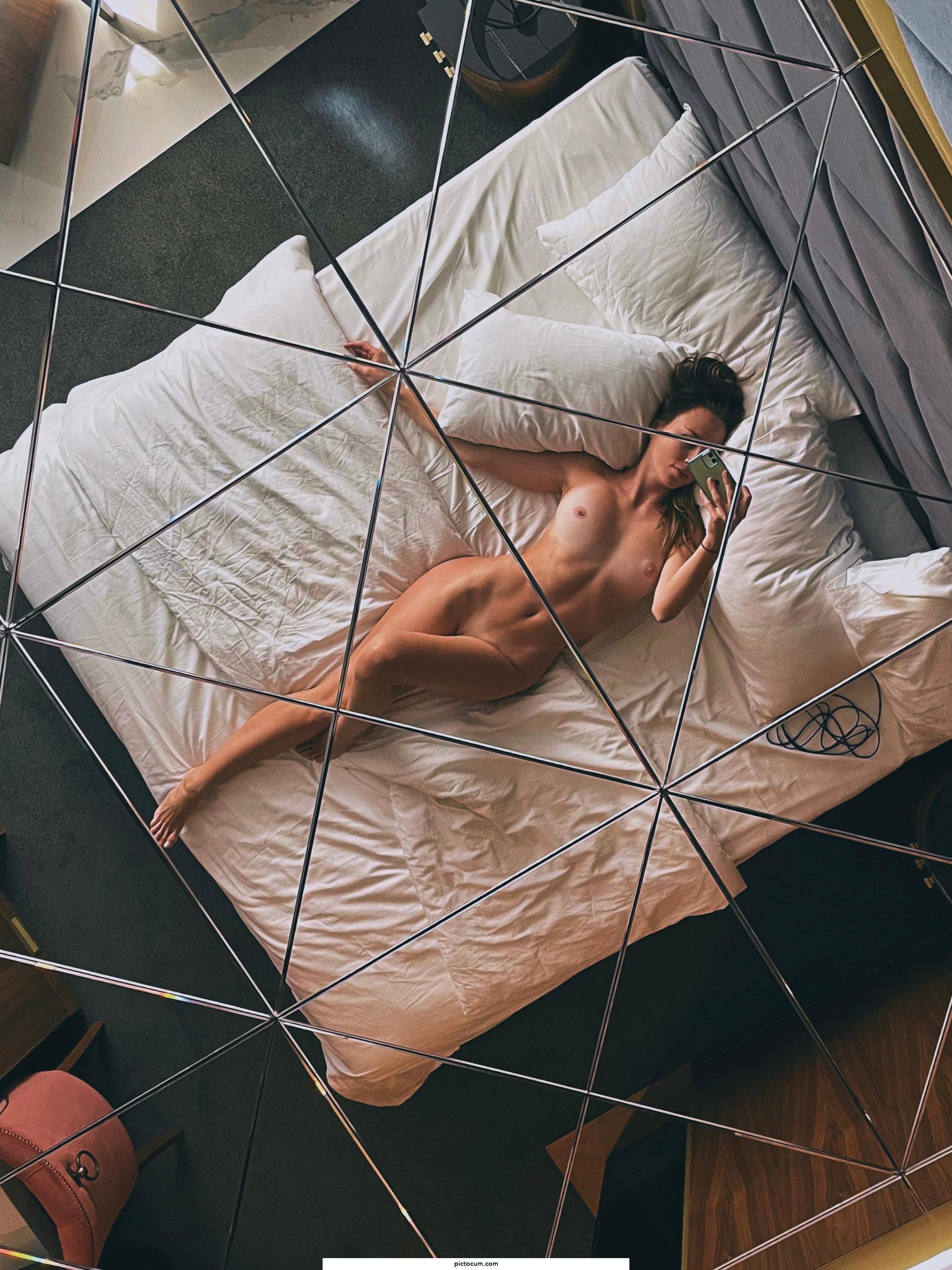 1924px x 2566px - Every bed needs a ceiling mirror when I'm in it | PicToCum