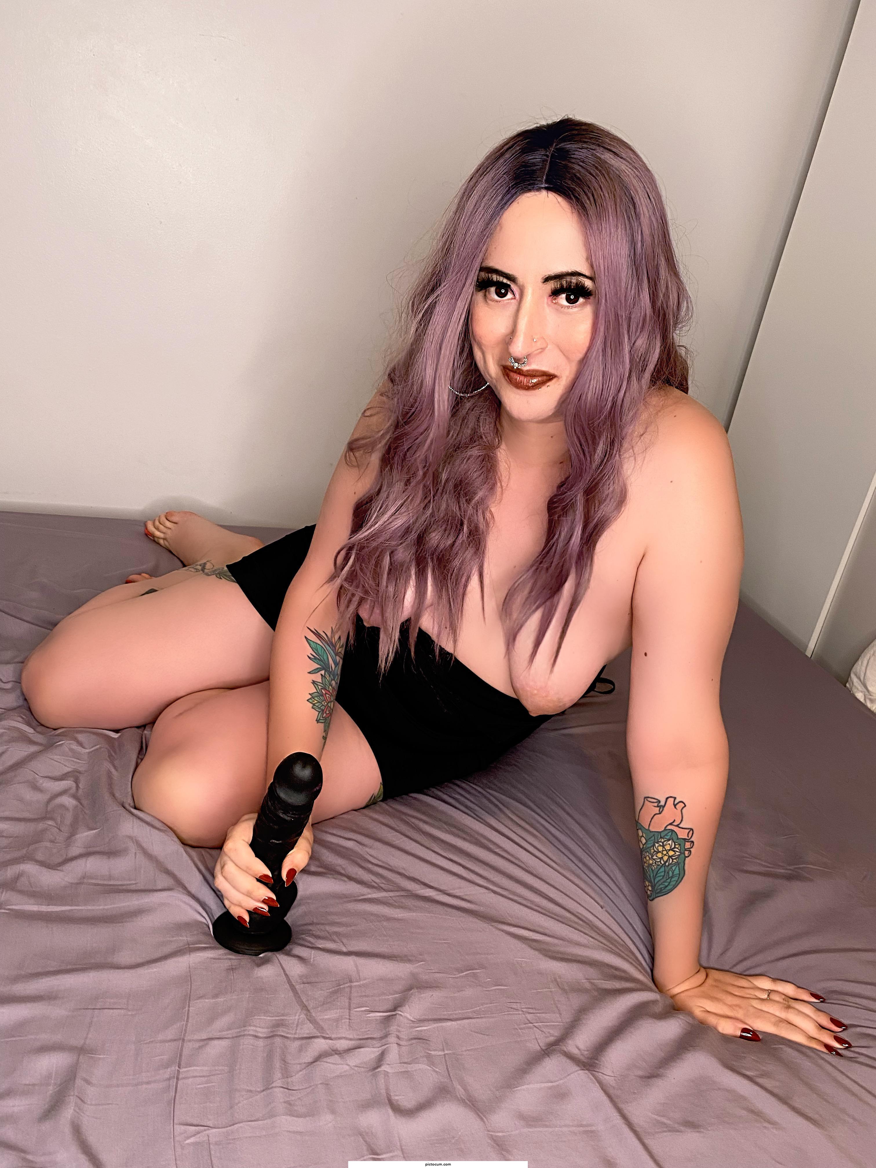 Your sexy hot amazon is horny as fuck!!!