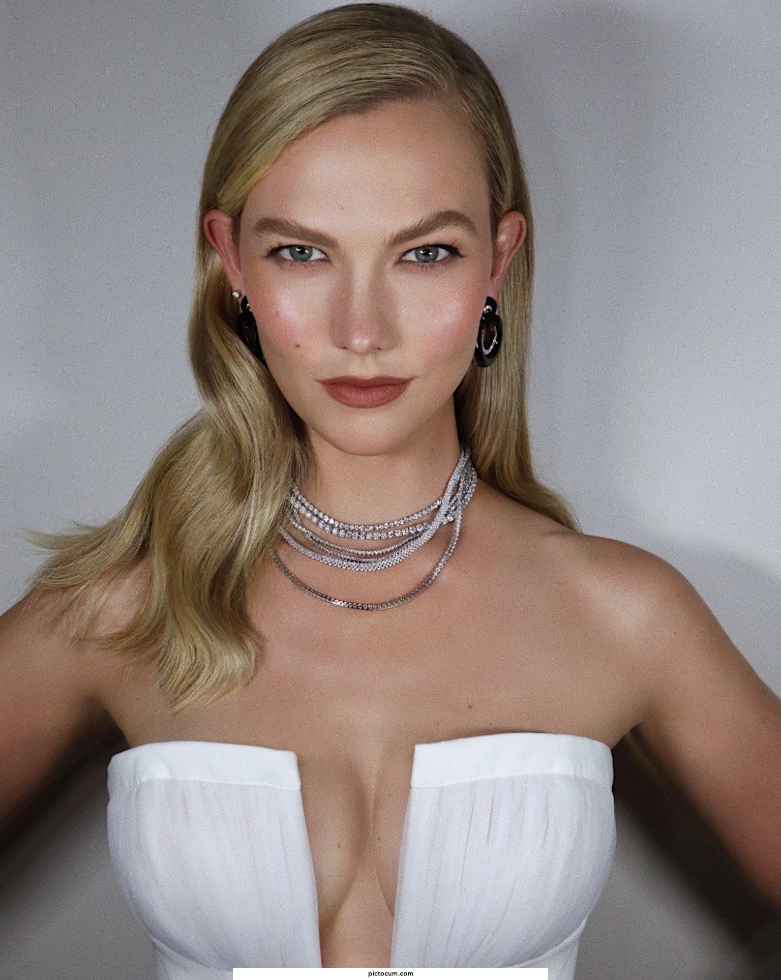 MILF Karlie Kloss Has Big Natural Tits and Needs Your Attention