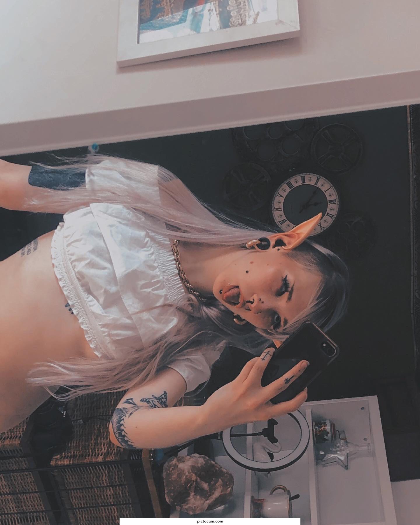 an elf ahegao to brighten your weekend!