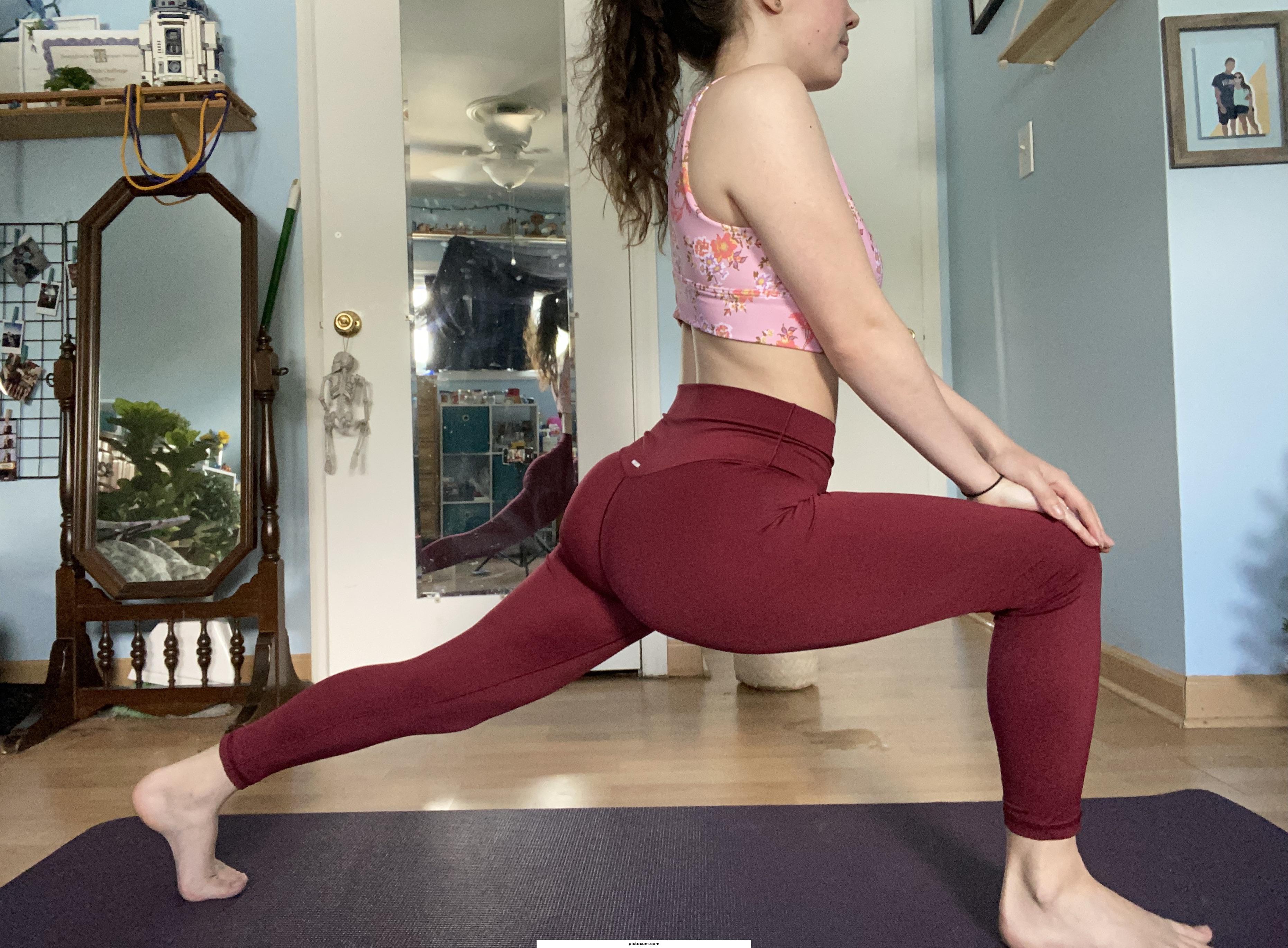 wanna help me stretch?😏