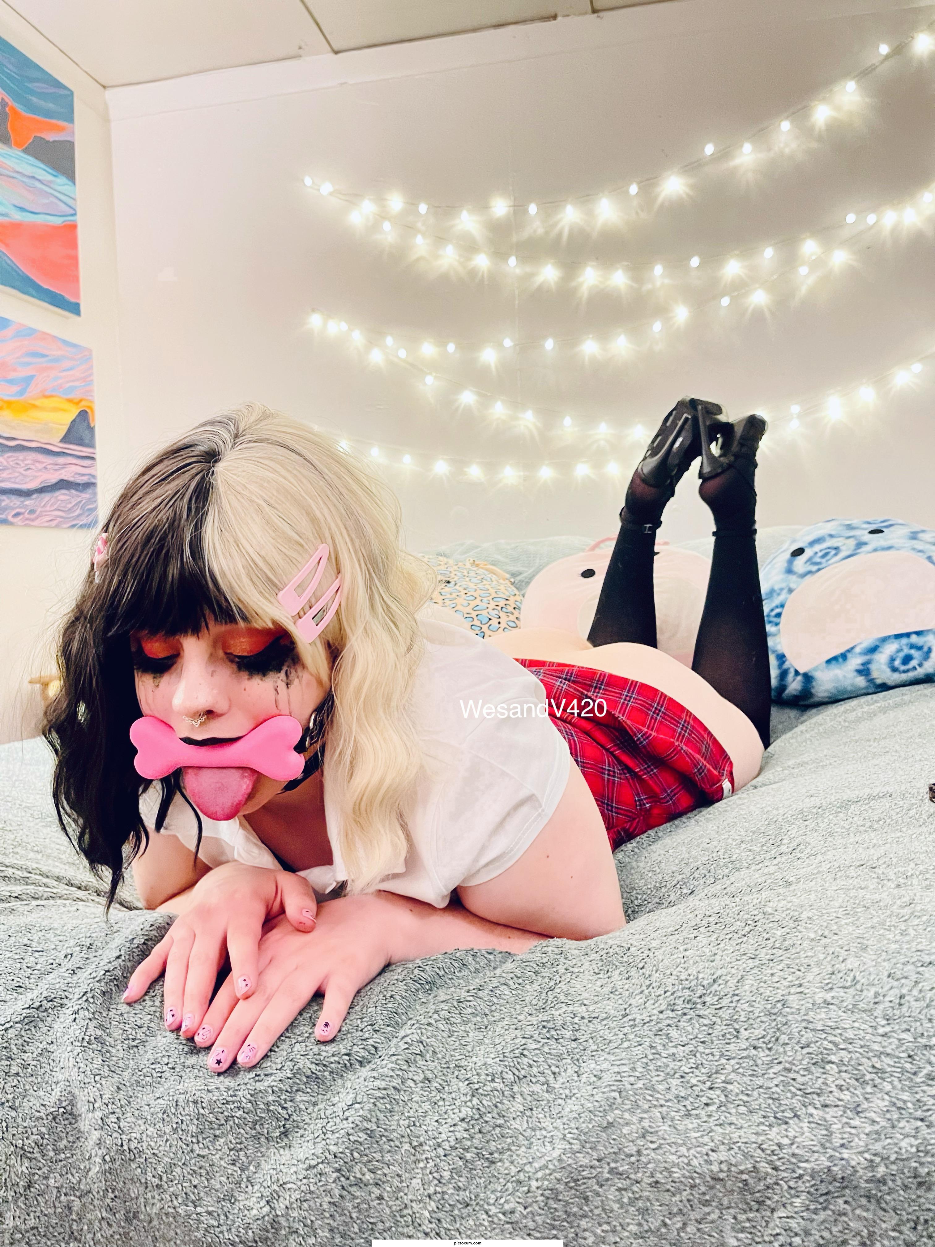 Anyone awake as horny as me? 👉👈
