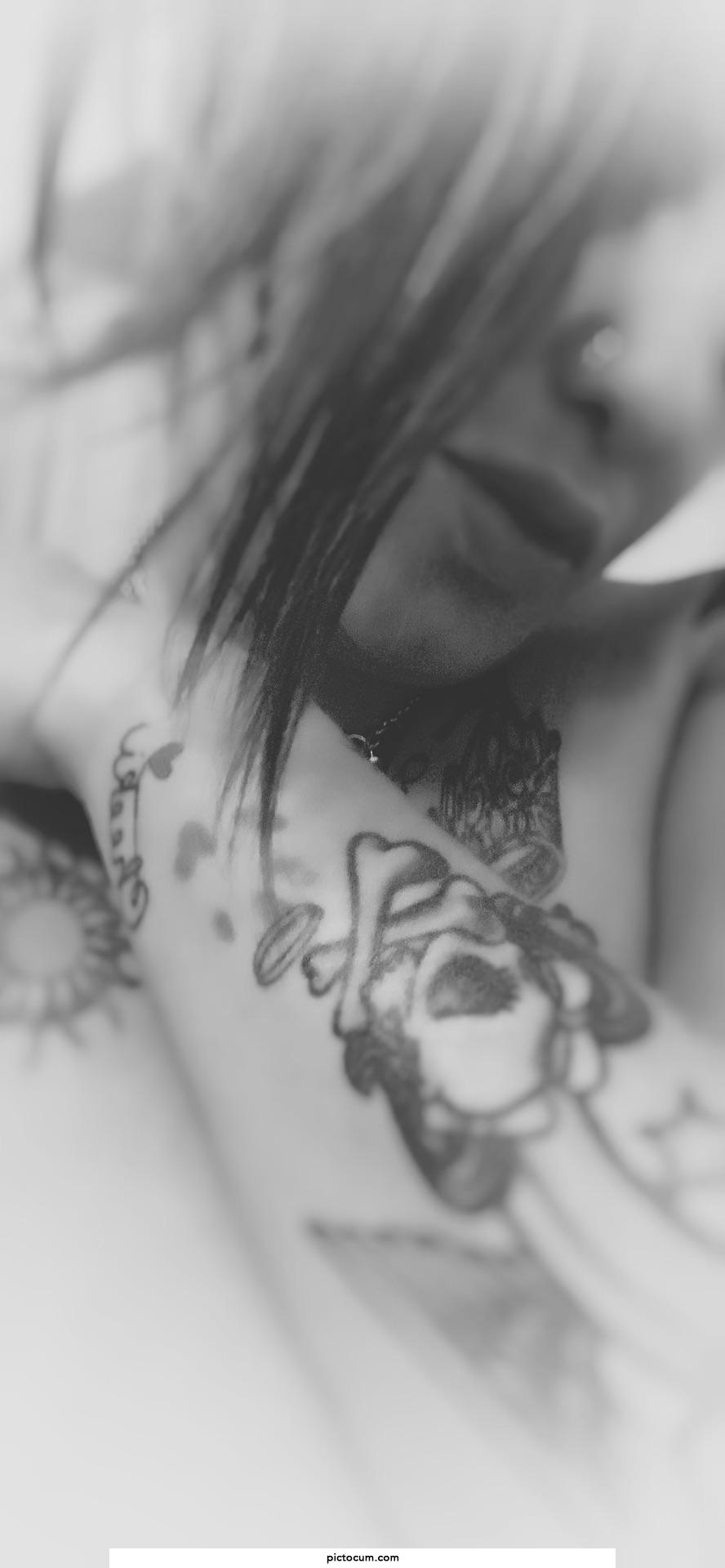 Have a fantastic friday everyone 🖤🖤🖤