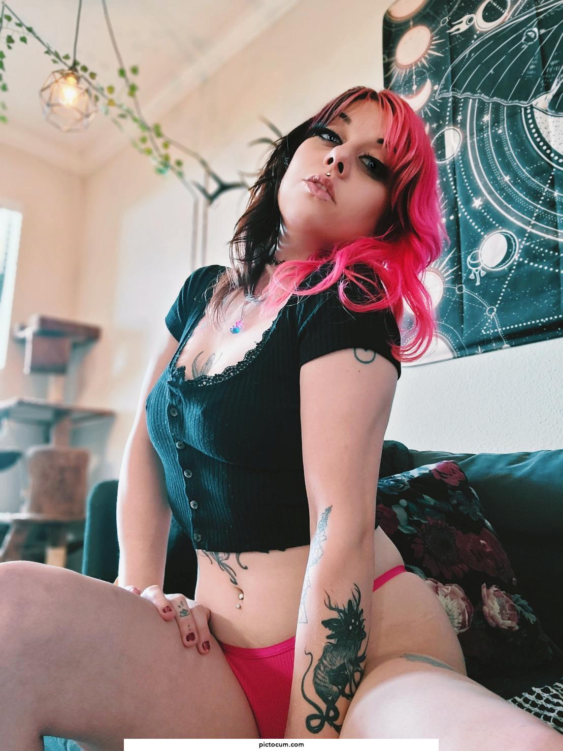 Come chill on my comfy couch? ;3