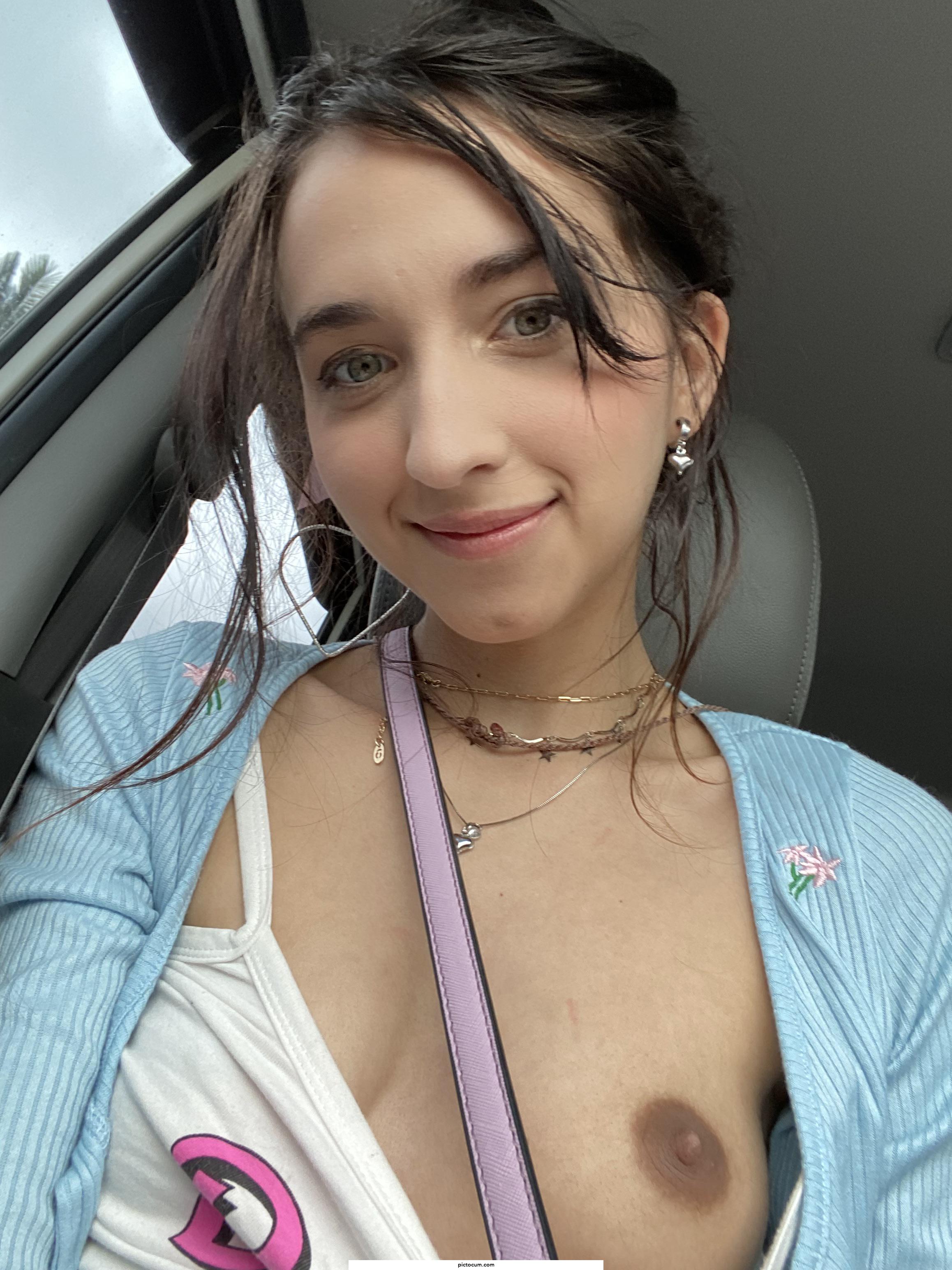 Any lover of 19yo latinas here?👉👈