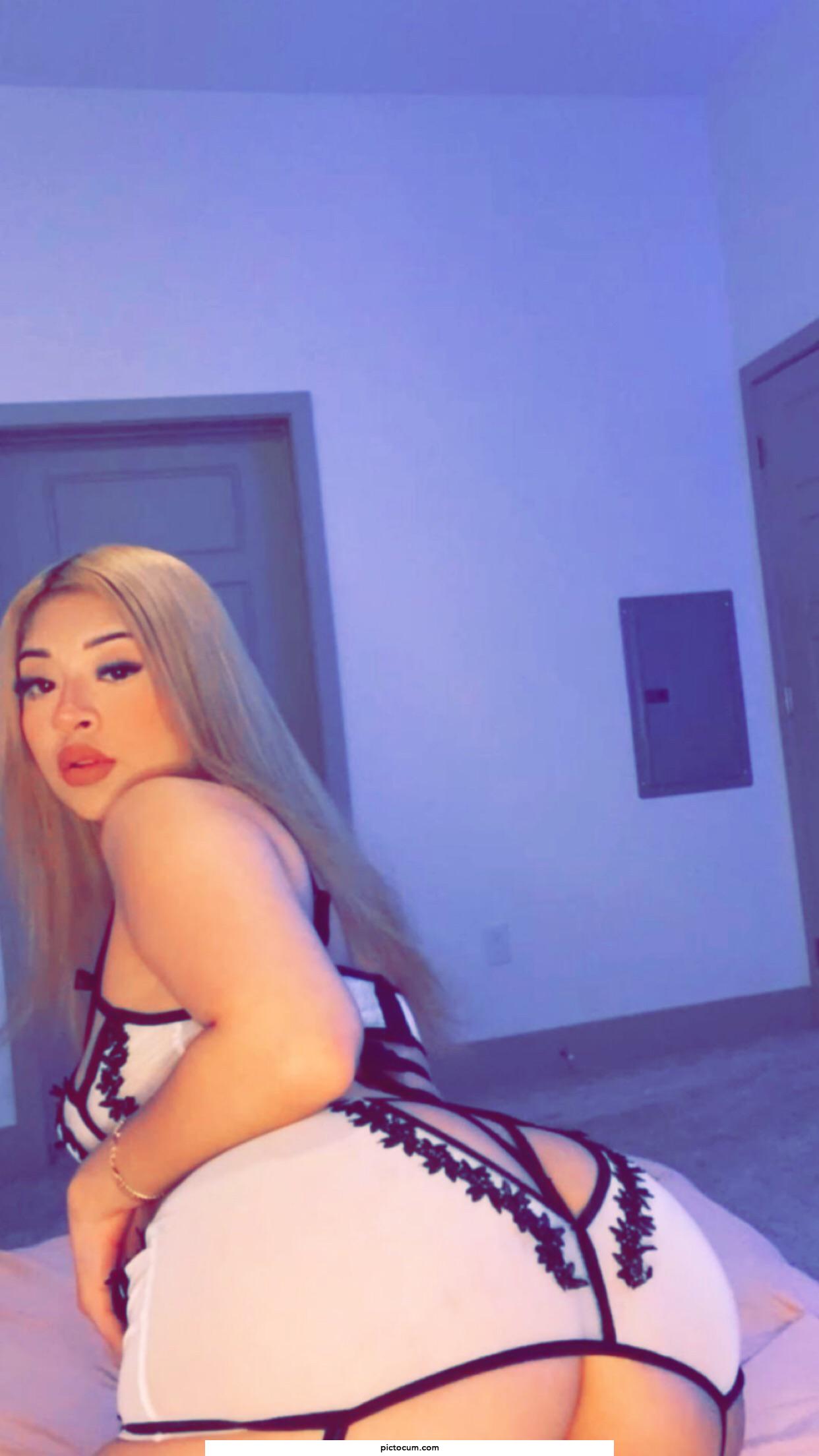Little booty flex