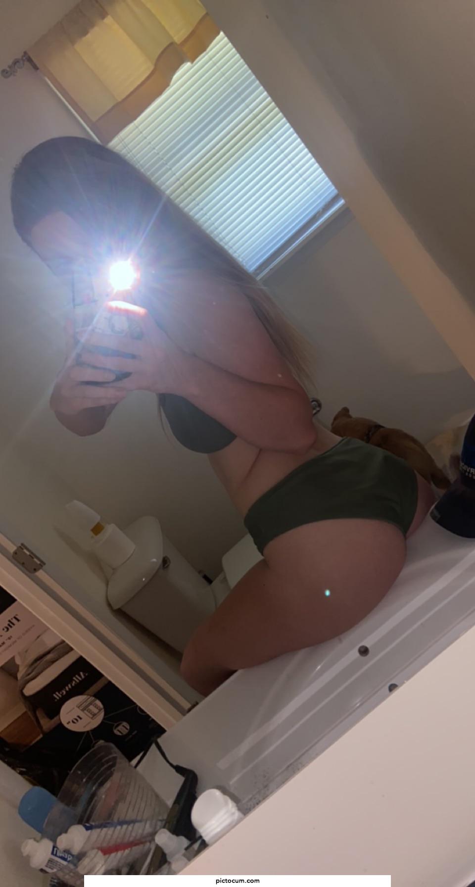 slut gf showing off her ass to her bfs 🥰