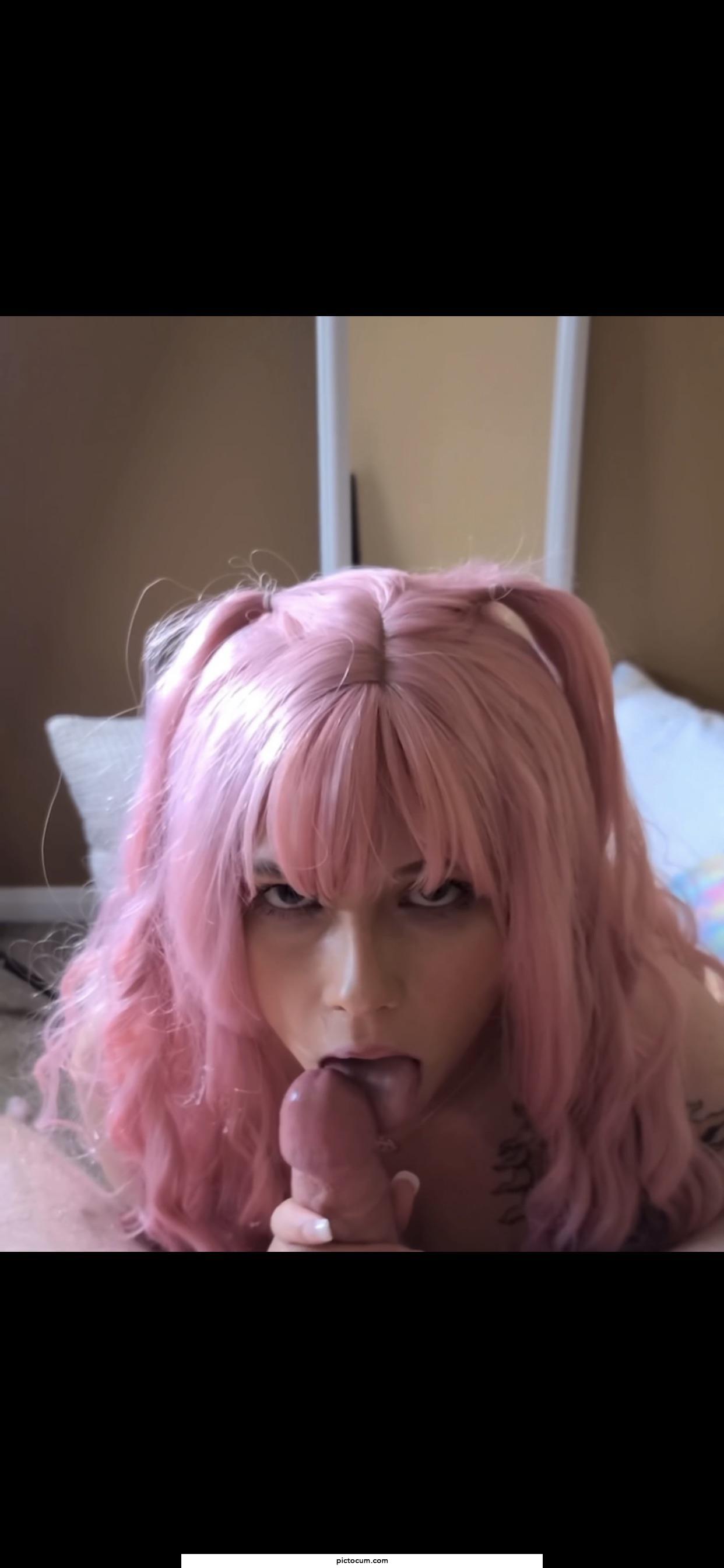 I love cleaning up daddy’s cum after I suck his cock