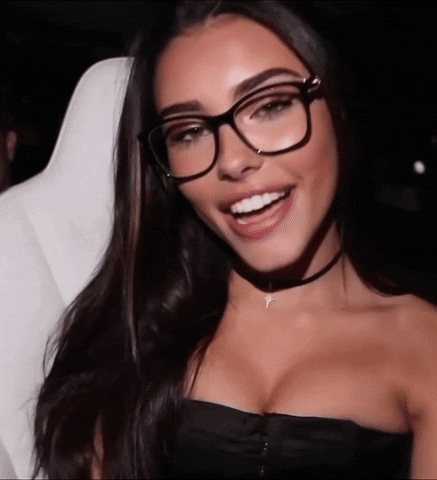 Madison beer B U S T Y