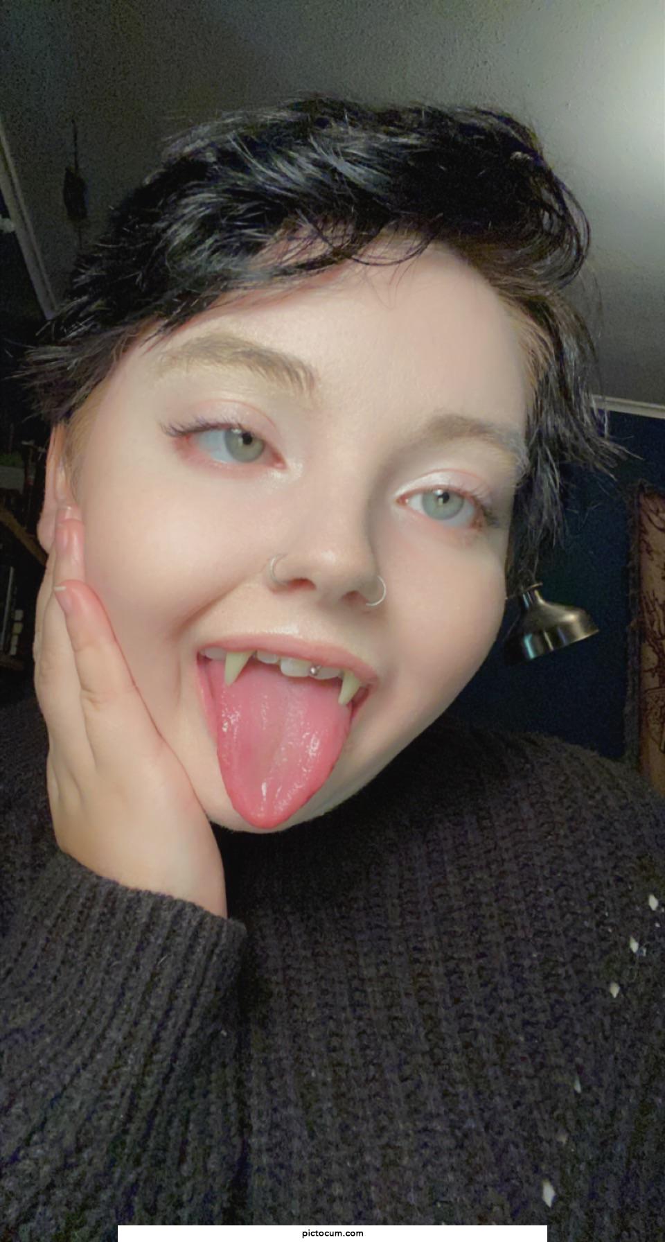 Cum craving vampire 💕