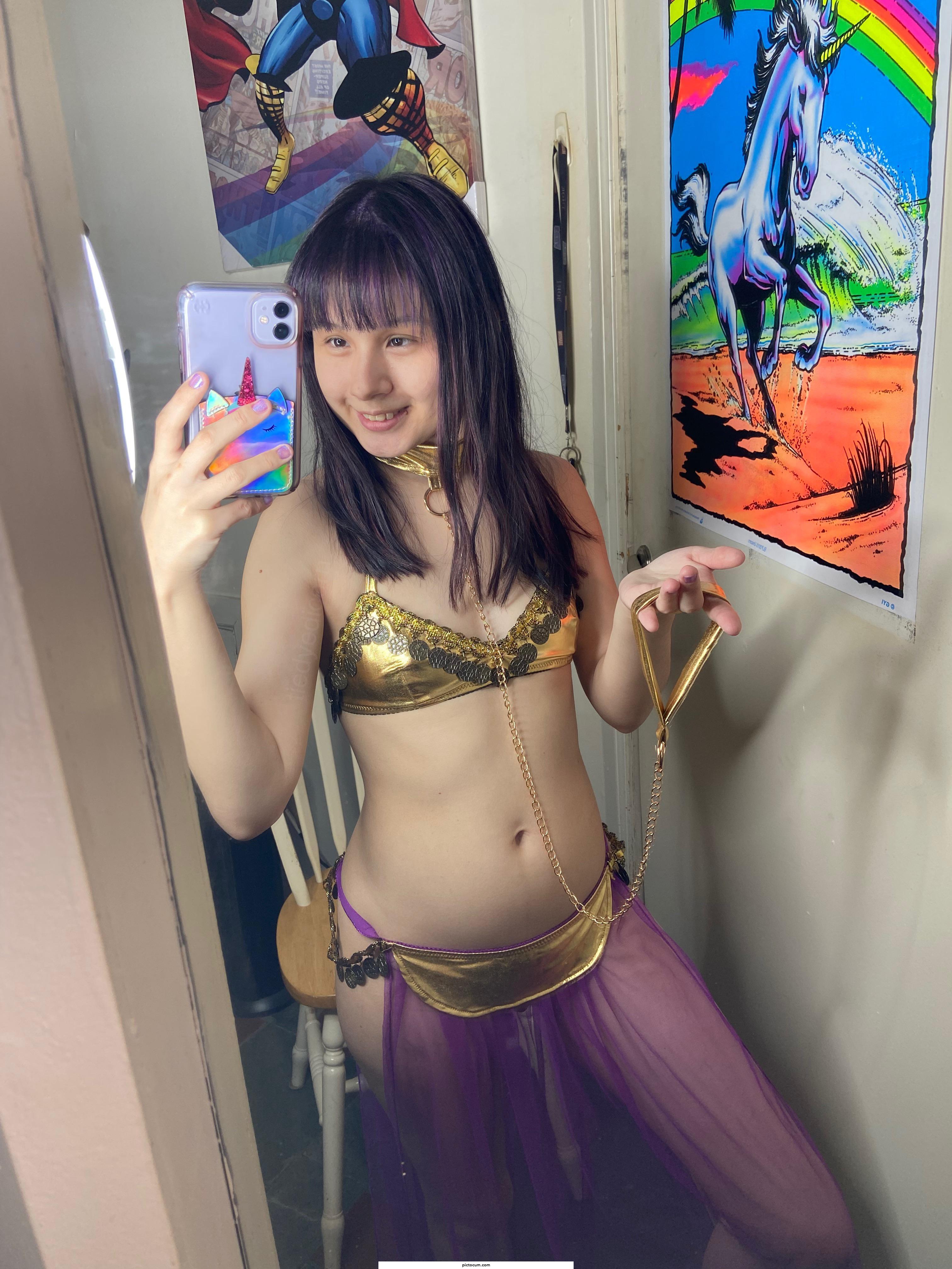 wanna do stuff and things with me… petite Asian that’s weird, freaky, creative, and geeky!