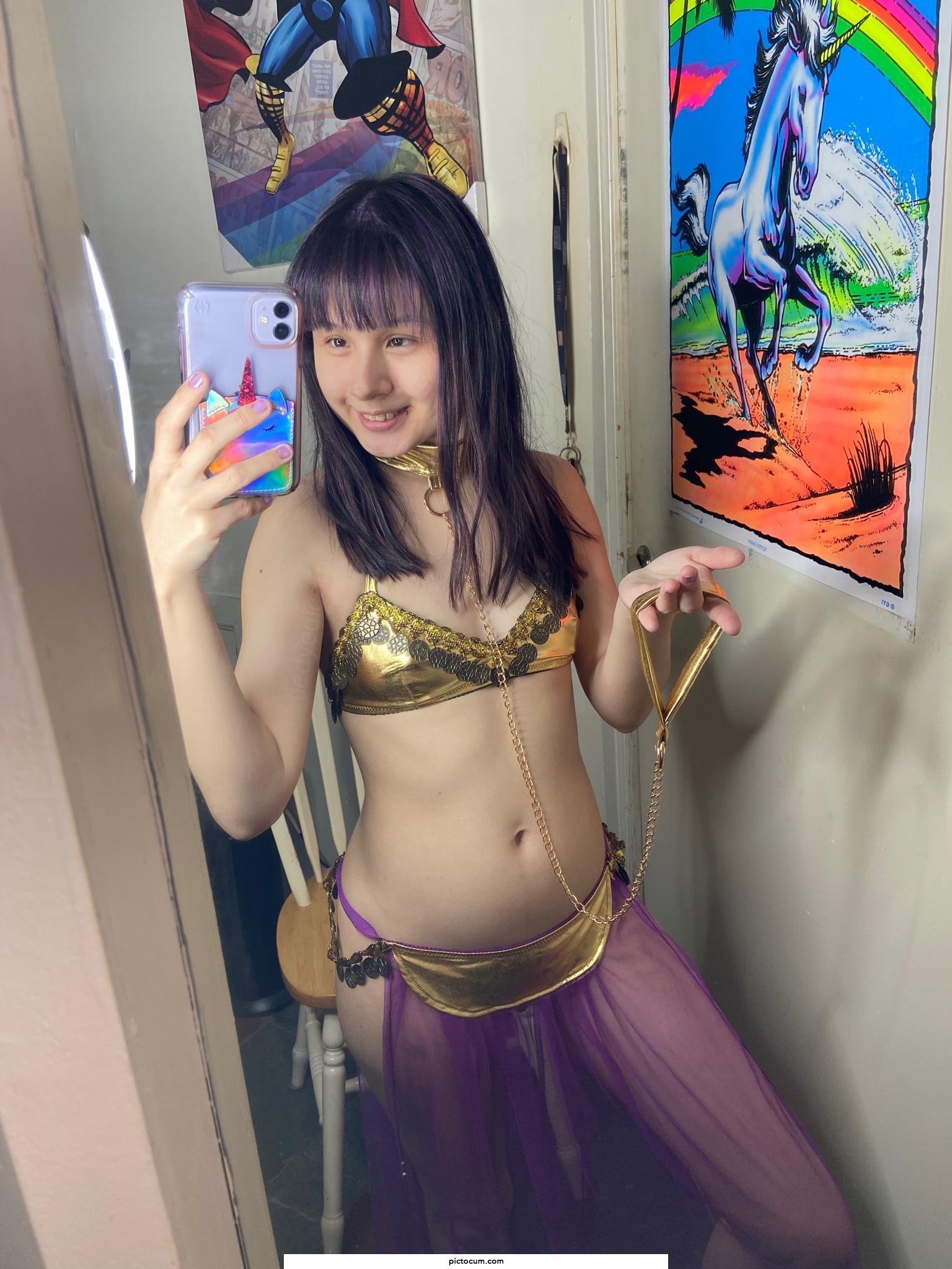 wanna do stuff and things with me… petite Asian that’s weird, freaky, creative, and geeky!