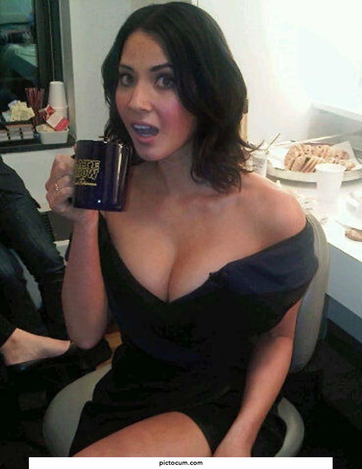 Olivia Munn and her cleavage
