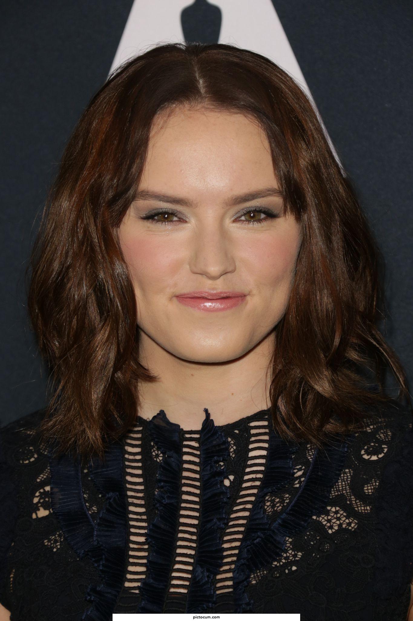 Daisy Ridley is way to hot