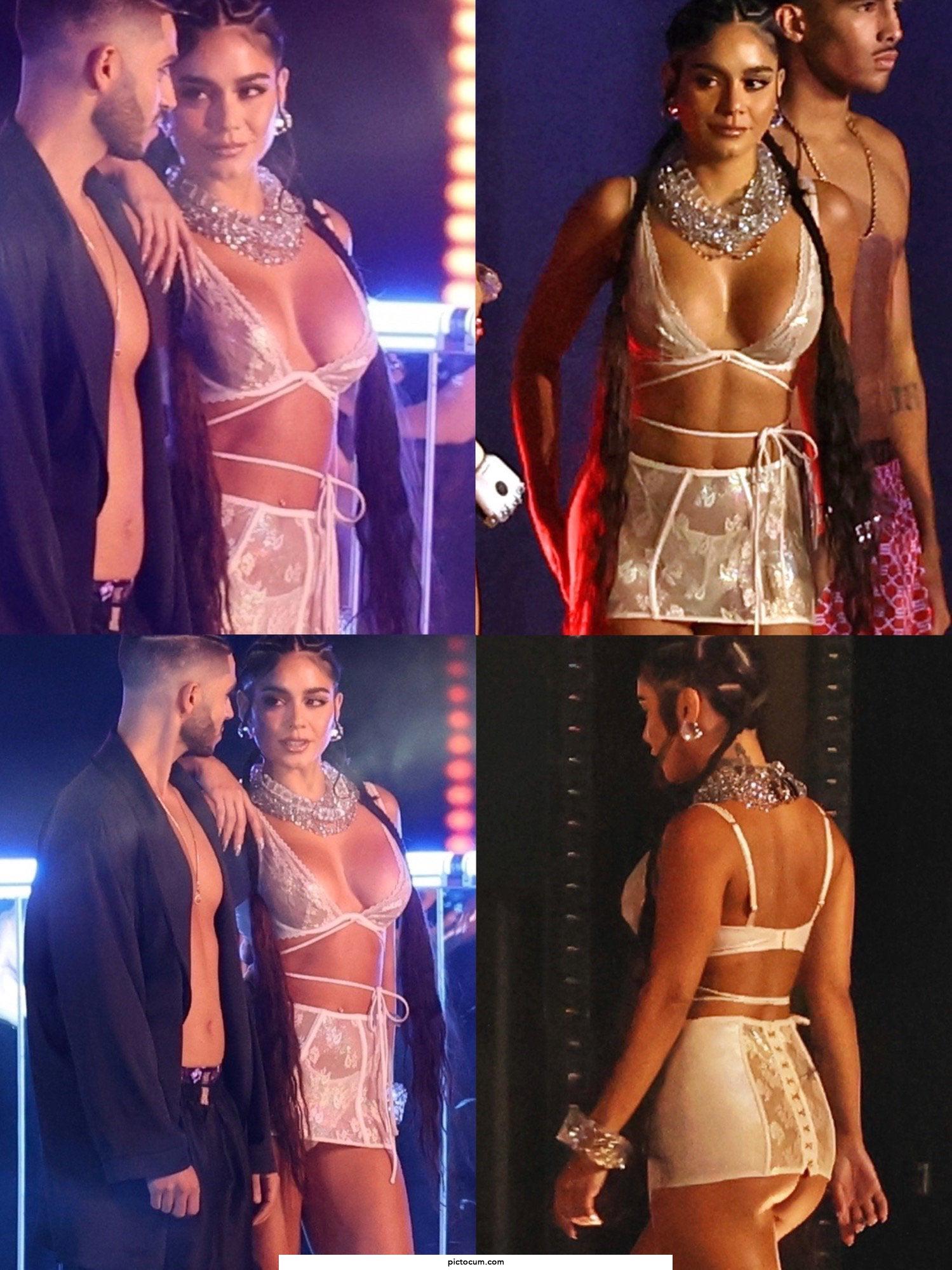 Vanessa Hudgens tits looking nice