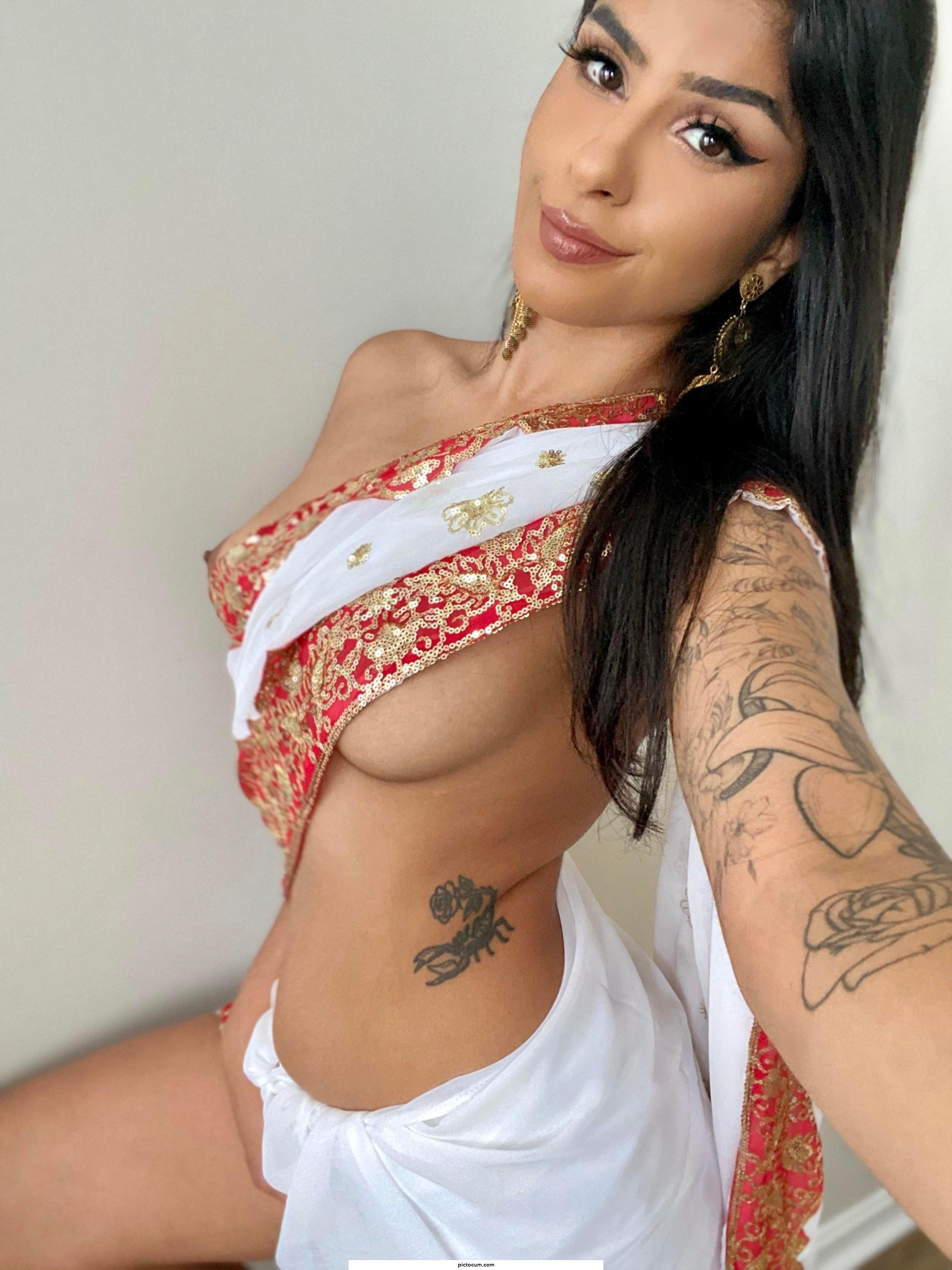 May I interest you in some Indian? 😼❤️🇮🇳