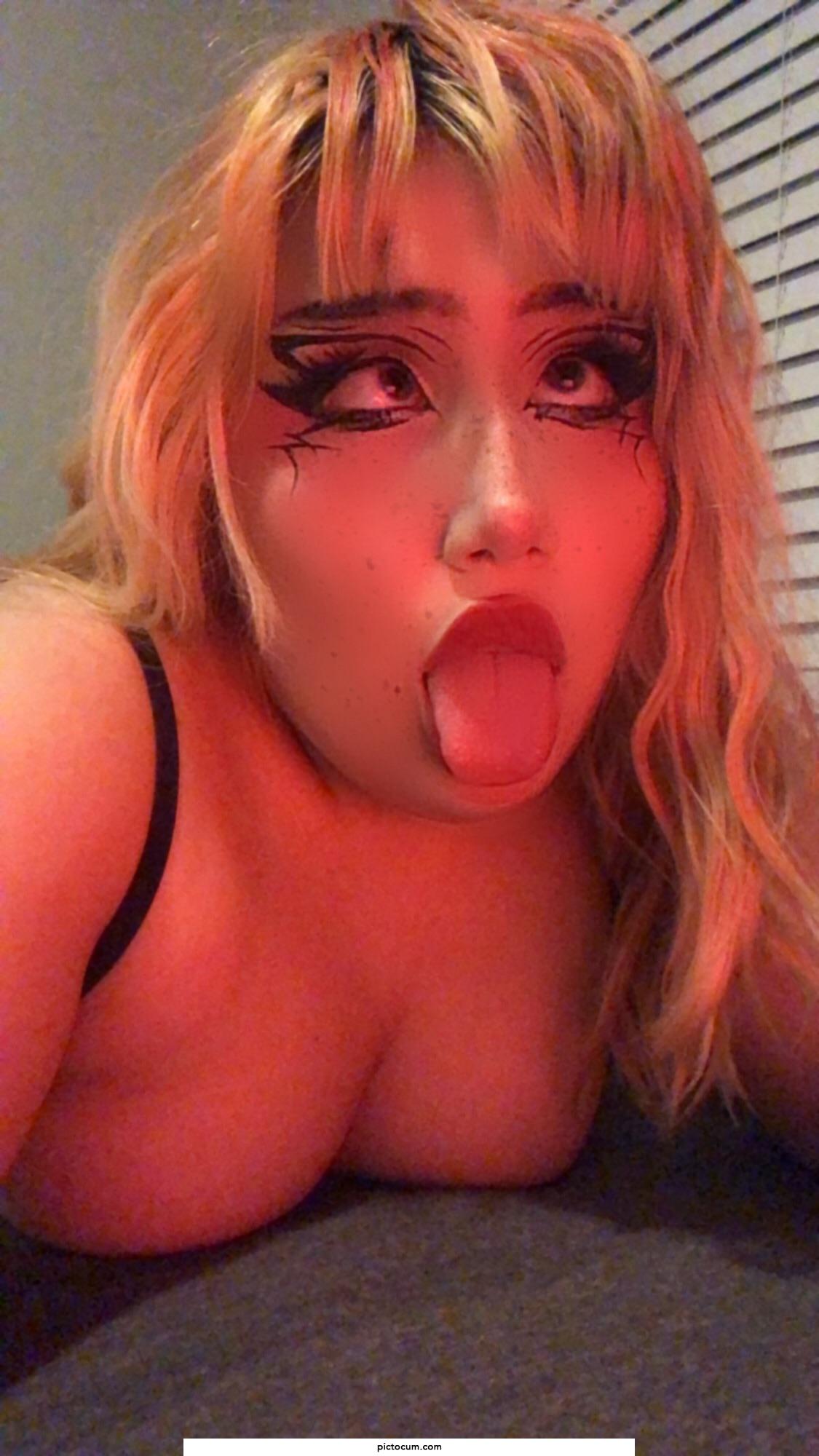 Fill me up senpai 🤤