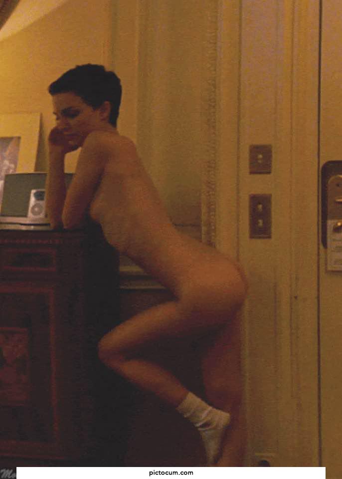 Natalie Portman naked