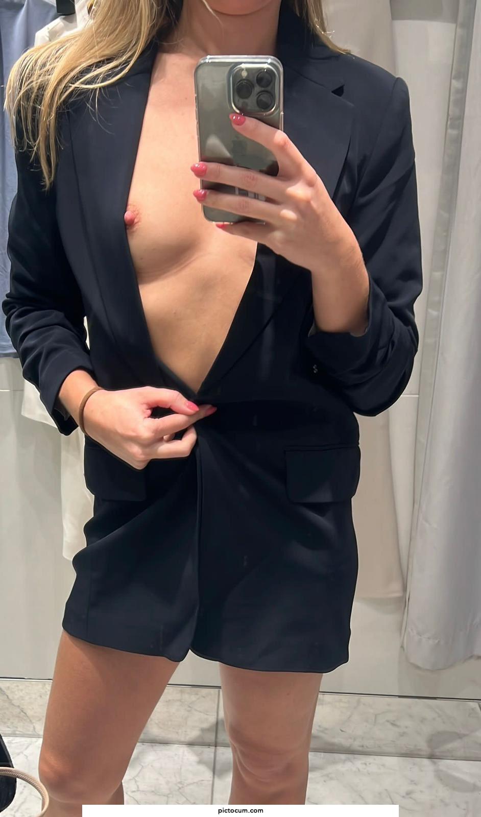 32 MILF, loves to show off in the dressing room